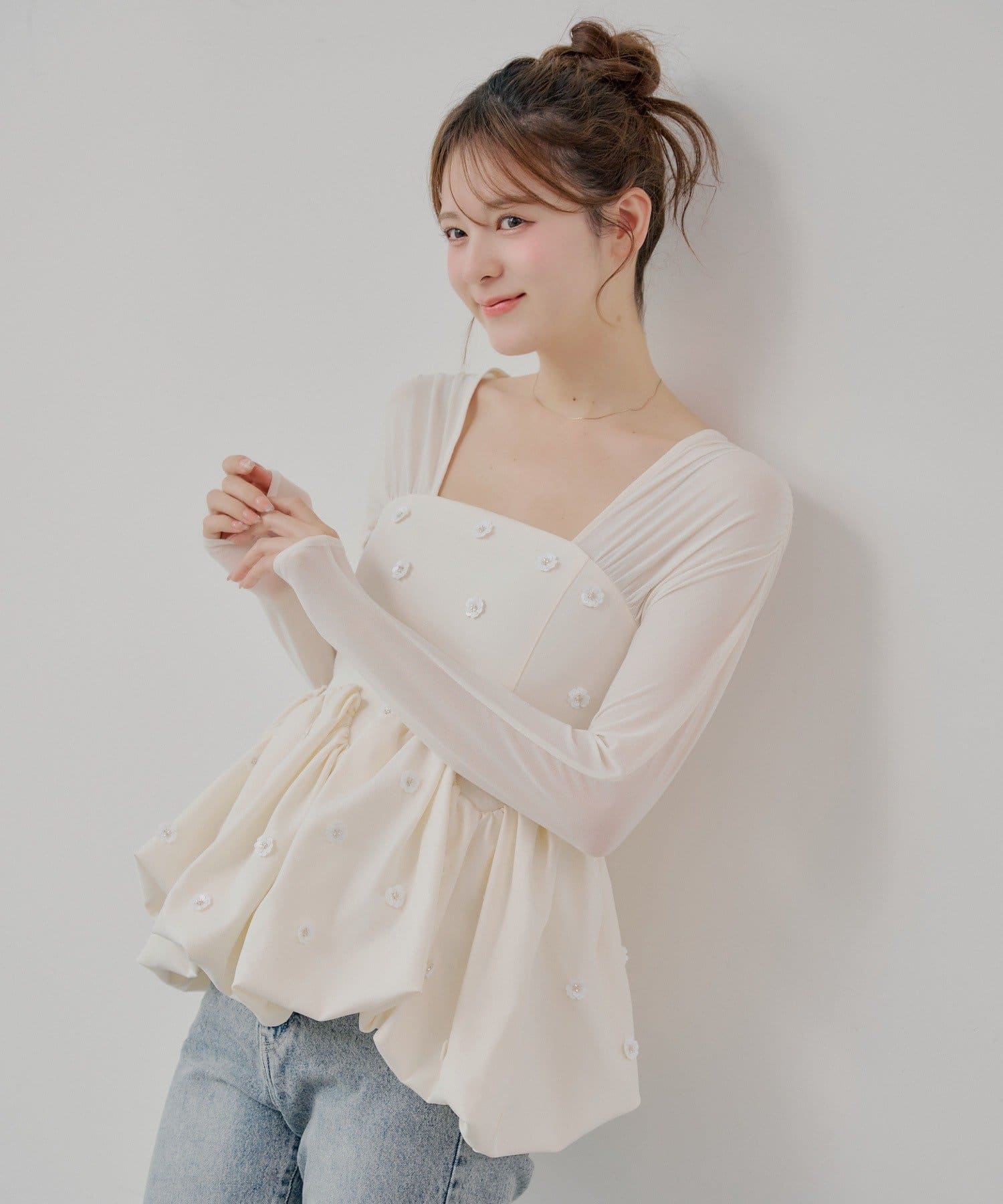 Chico(チコ) 【SALON by Chico】ドッキングバルーンペプラムフラワーブラウス