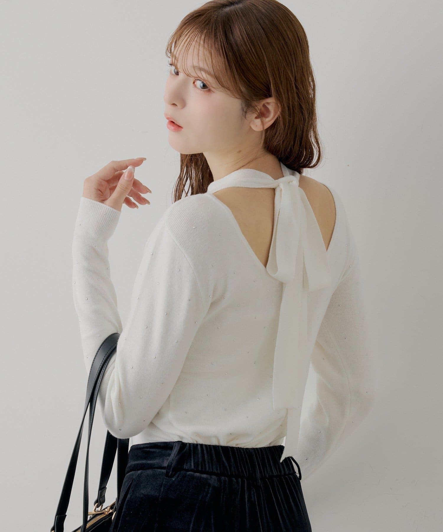 Chico(チコ) 【SALON by Chico】ラインストーンバック開きリボンニット