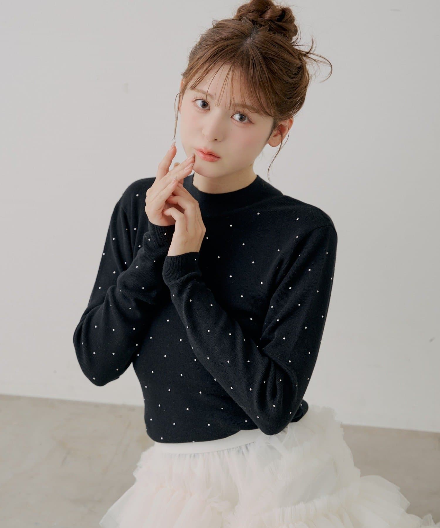 Chico(チコ) 【SALON by Chico】ラインストーンバック開きリボンニット