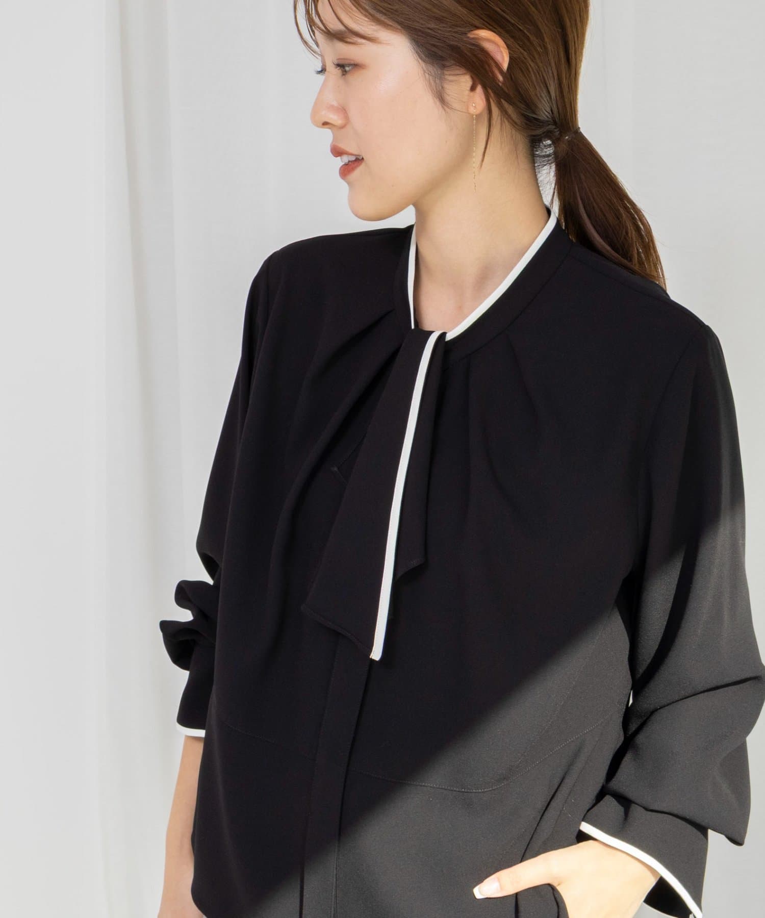 NOLLEY'S(ノーリーズ) 《セットアップ対応》ストレッチジョーゼットボウタイ風ペプラムブラウス