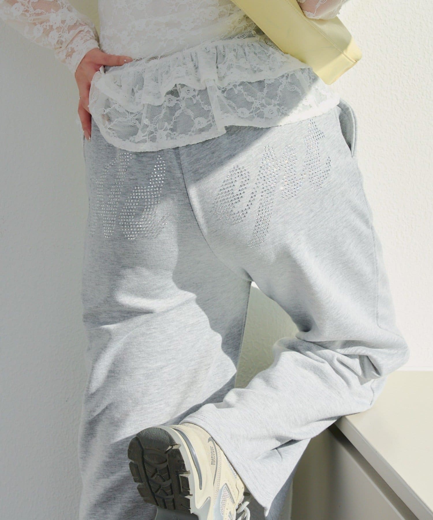 NICE CLAUP / OLIVE des OLIVE OUTLET(ナイスクラップ  / オリーブ デ オリーブ アウトレット) 【RMAF】バックロゴラインストーン付スウェットパンツ