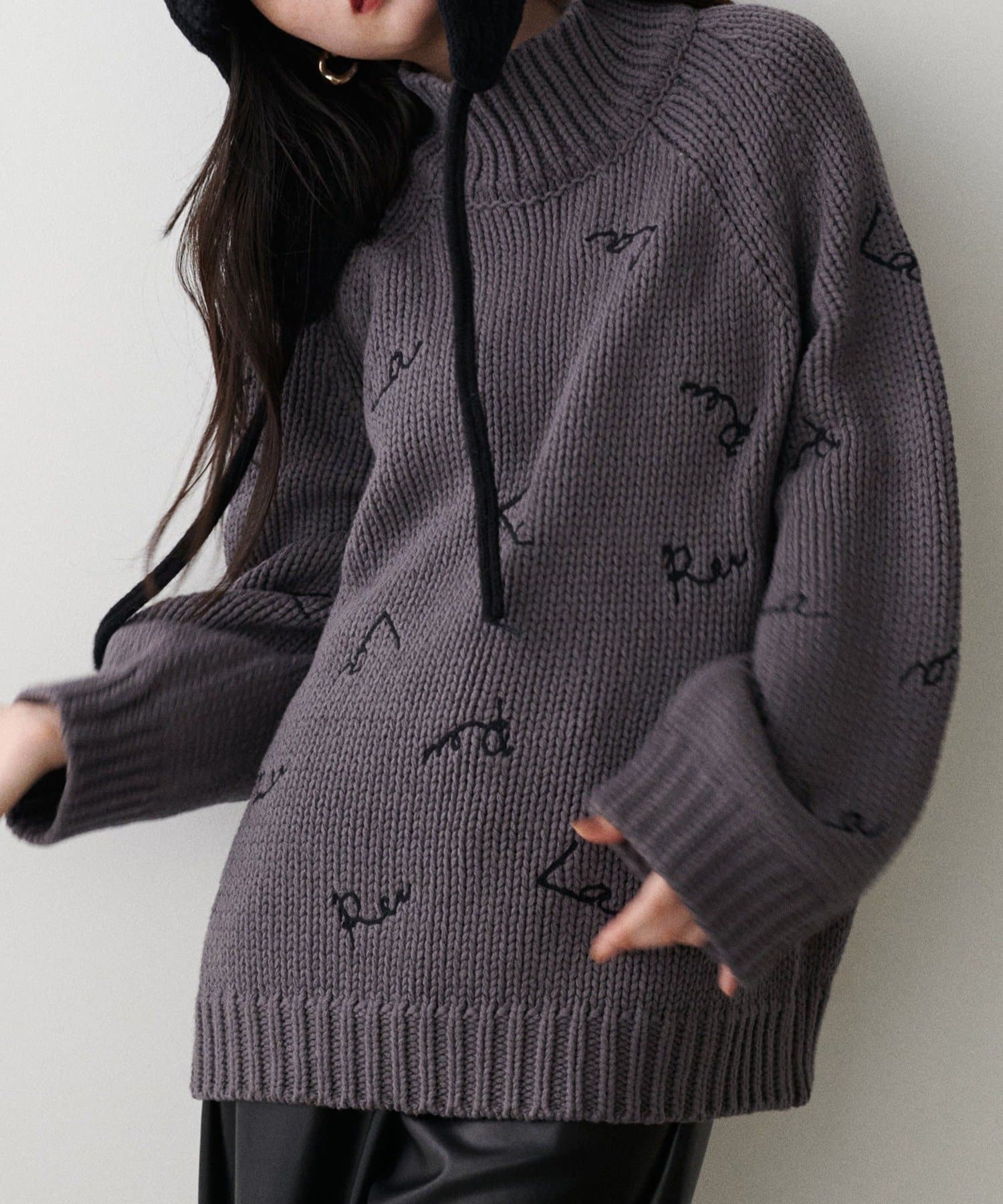 NICE CLAUP / OLIVE des OLIVE OUTLET(ナイスクラップ  / オリーブ デ オリーブ アウトレット) 【LARUTA】ハンド風ロゴ刺繍ニット