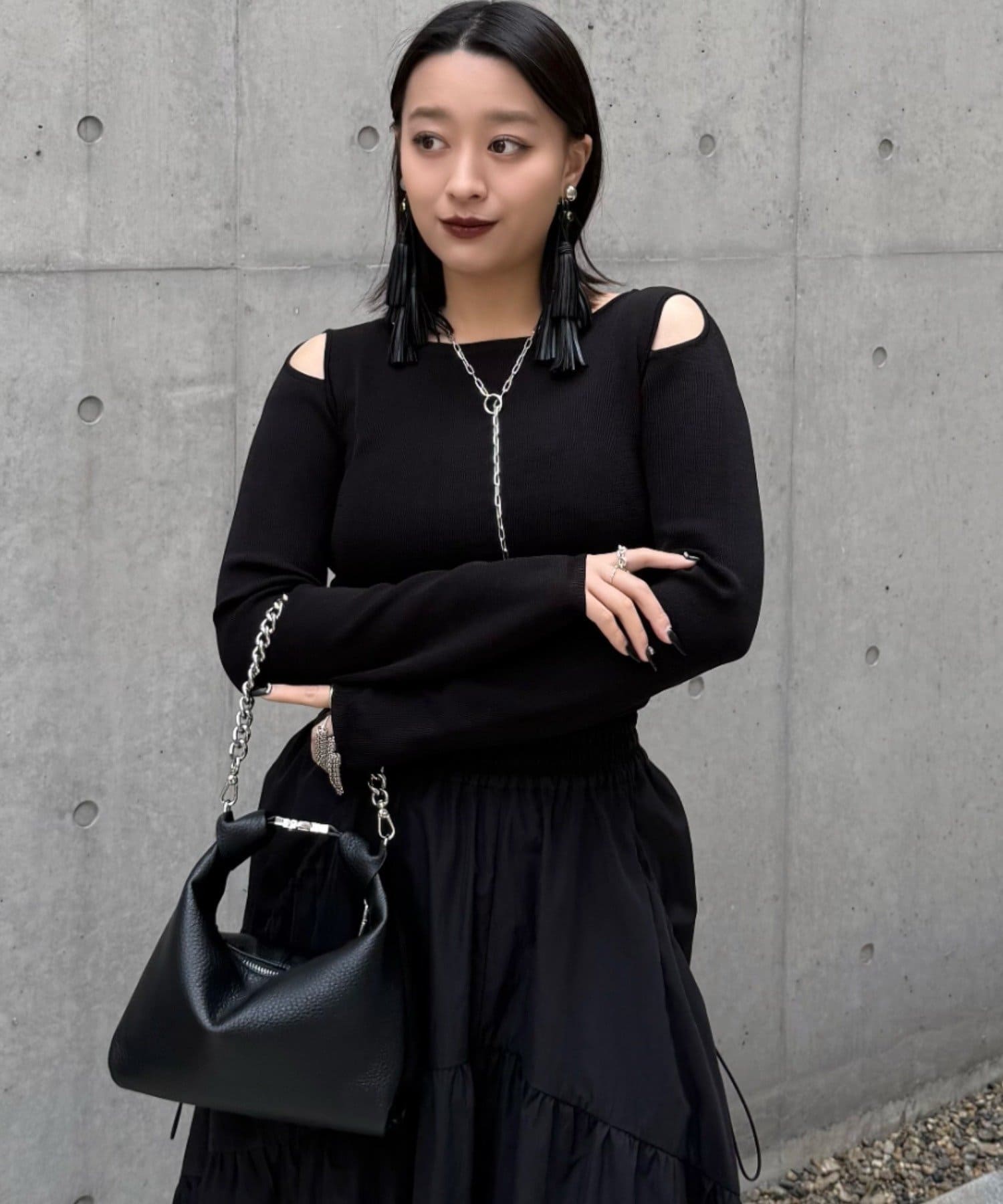 Lui's(ルイス) ボートネックショルダーデザインニットトップス