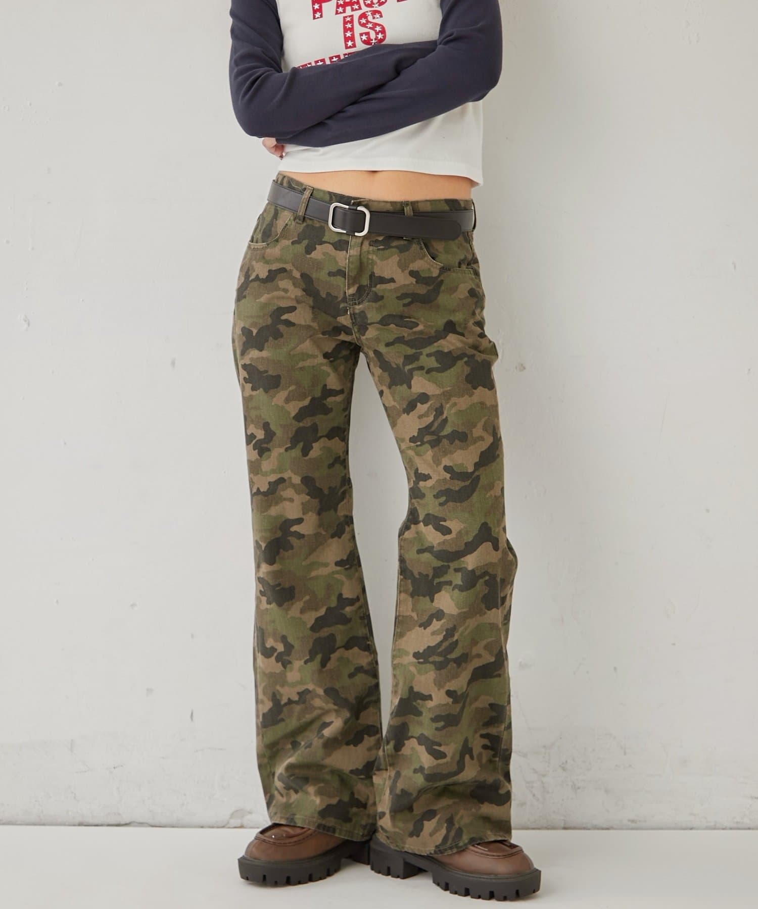 WHO’S WHO gallery(フーズフーギャラリー) ASSORTED PRINT FLARE PANTS