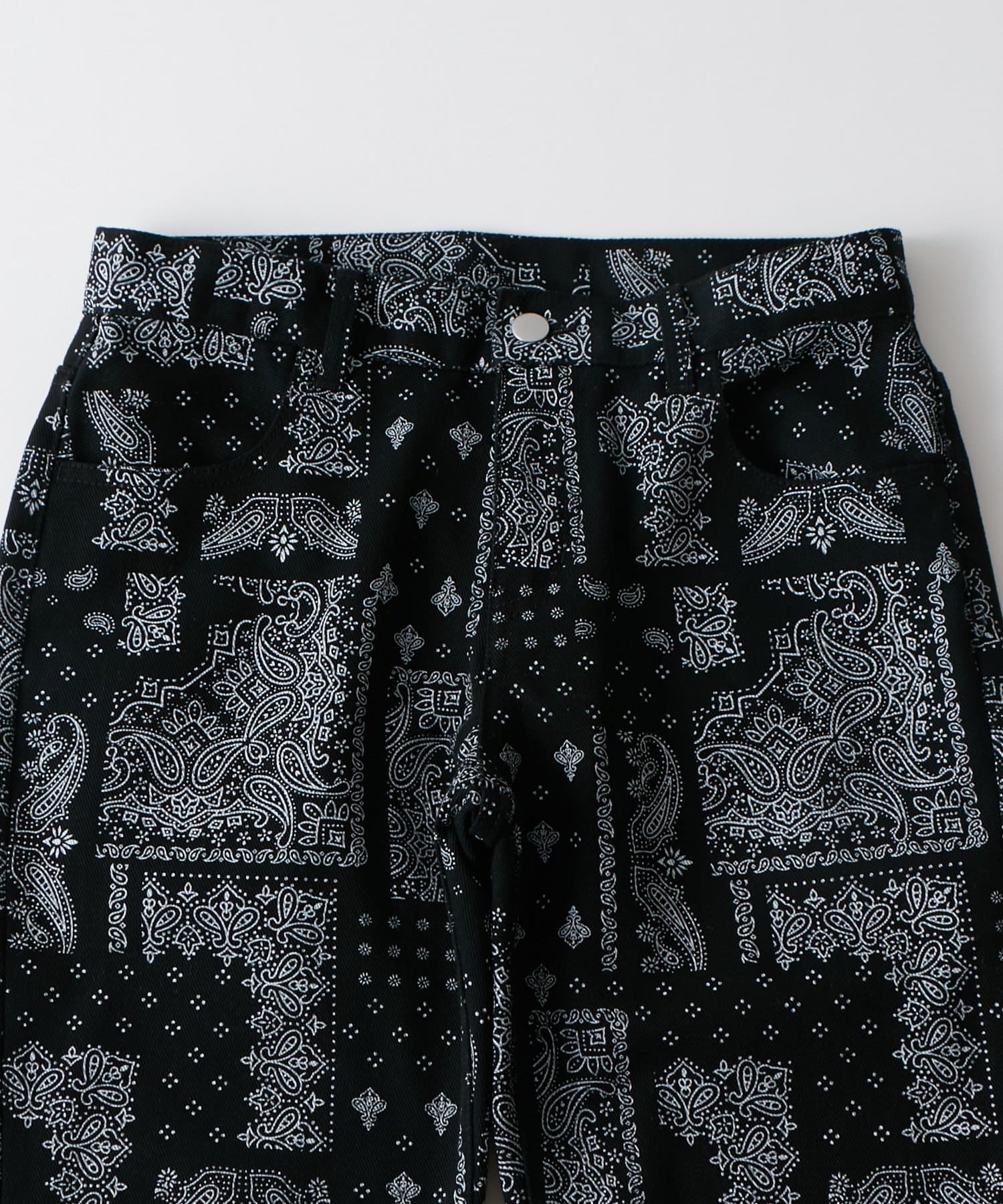 WHO’S WHO gallery(フーズフーギャラリー) ASSORTED PRINT FLARE PANTS