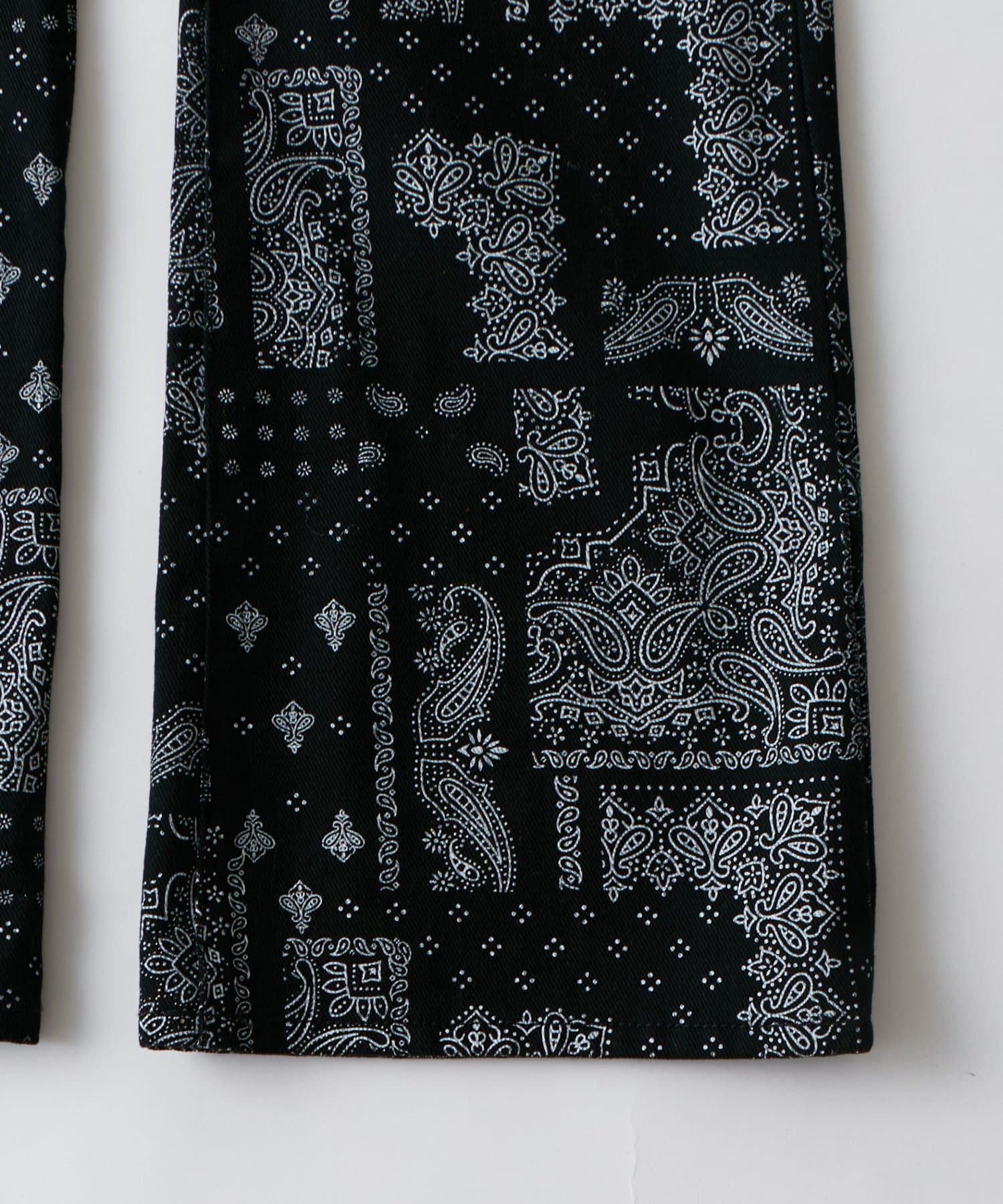 WHO’S WHO gallery(フーズフーギャラリー) ASSORTED PRINT FLARE PANTS