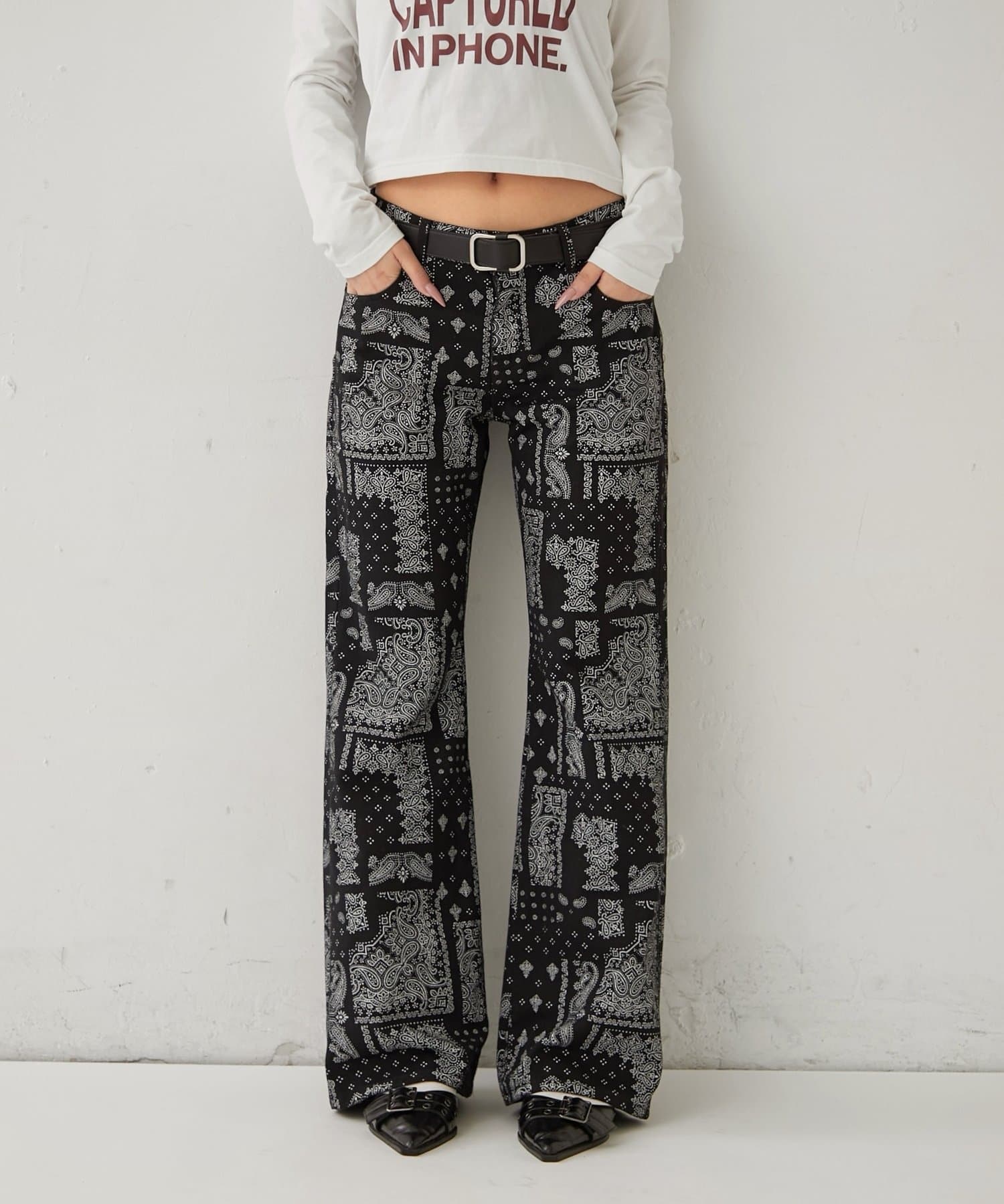 WHO’S WHO gallery(フーズフーギャラリー) ASSORTED PRINT FLARE PANTS