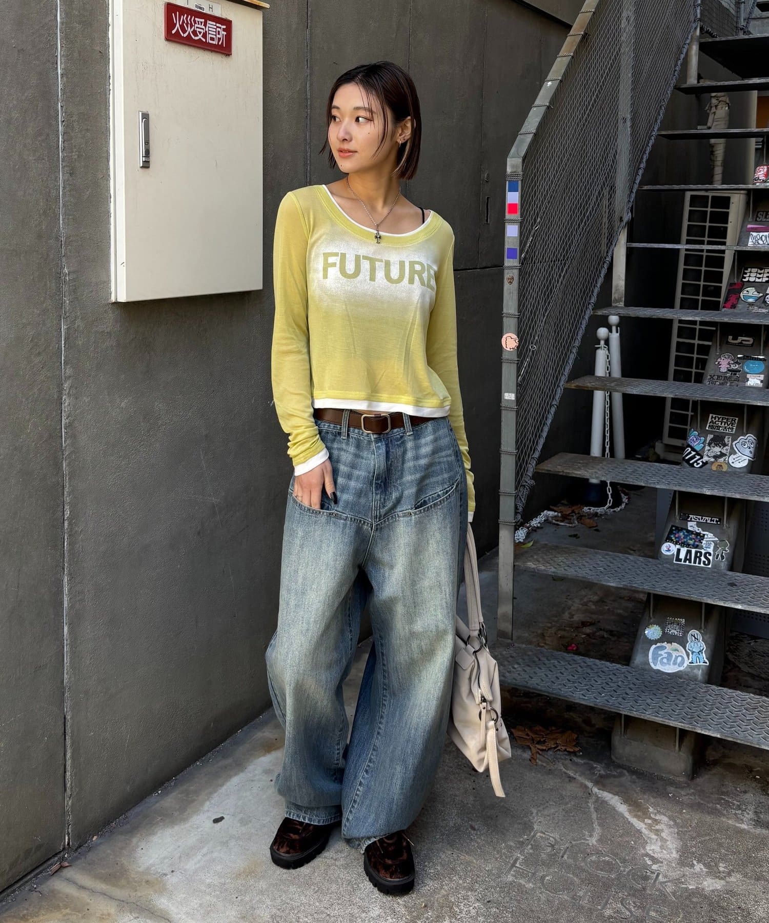 WHO’S WHO gallery(フーズフーギャラリー) SPRAY LOGO SHEER LAYERED TOPS