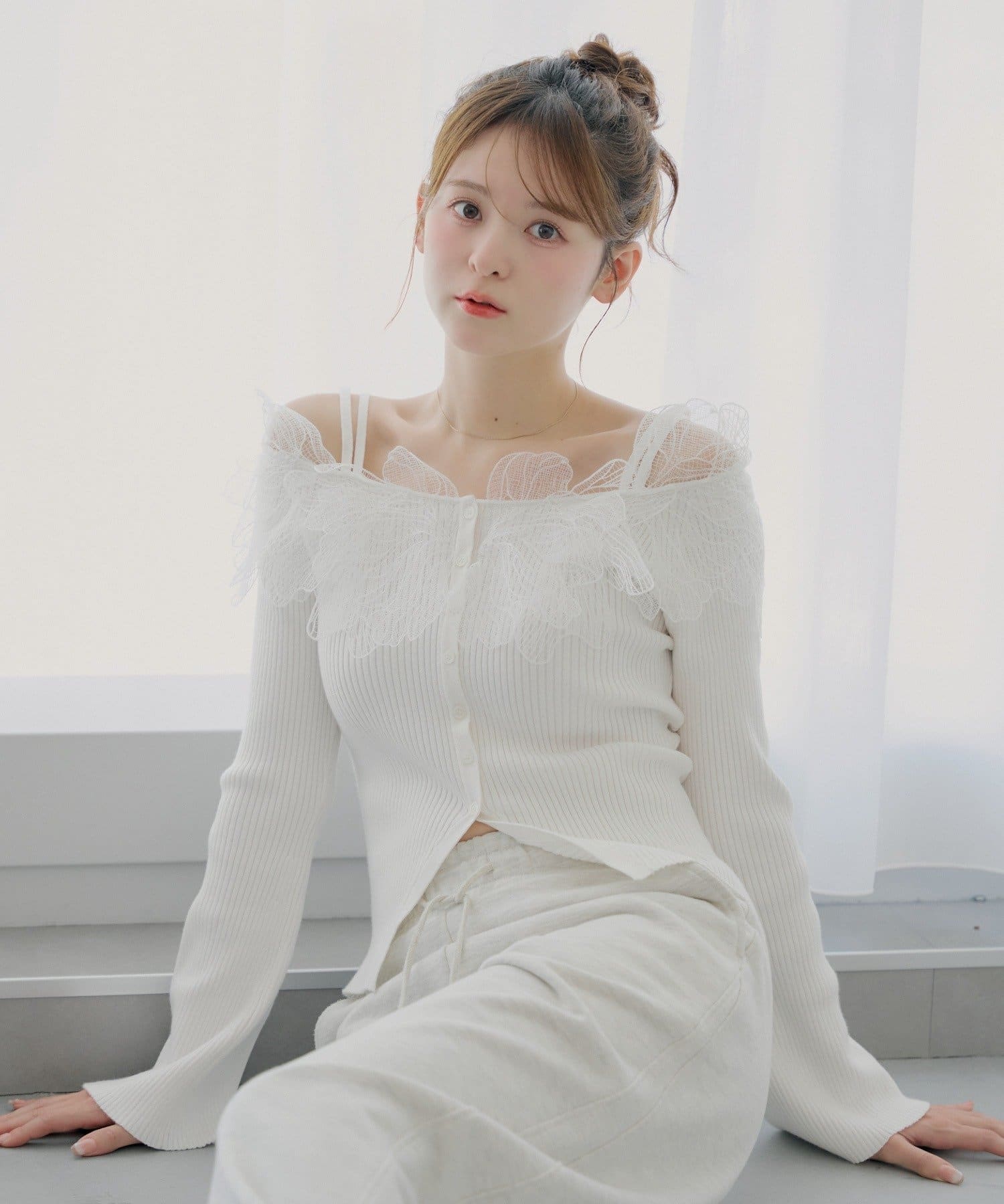 Chico(チコ) 【SALON by Chico】フラワーレースオフショルリブデザインニット