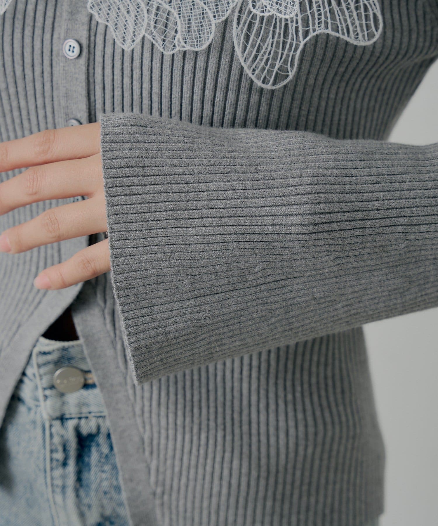 Chico(チコ) 【SALON by Chico】フラワーレースオフショルリブデザインニット