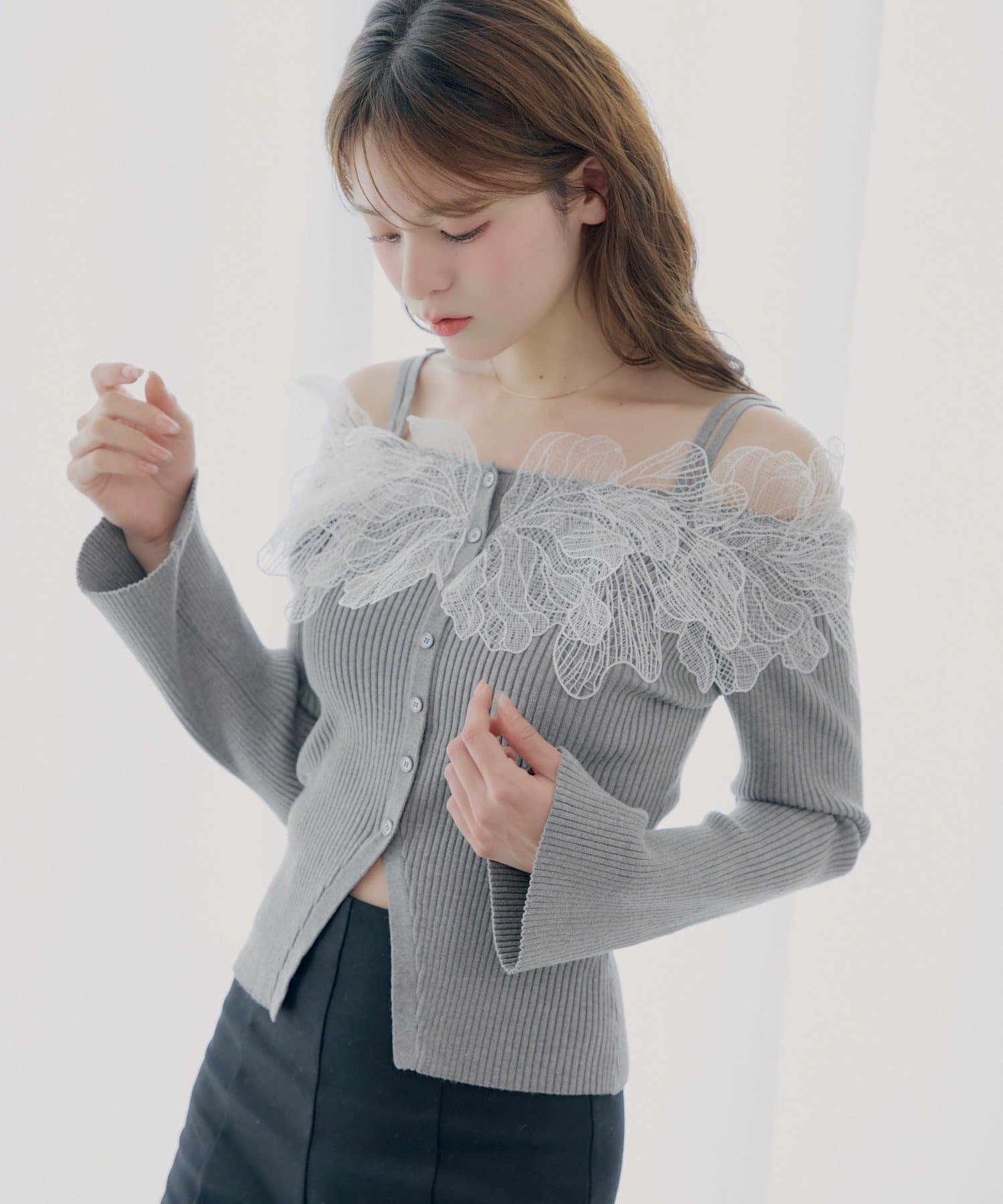 Chico(チコ) 【SALON by Chico】フラワーレースオフショルリブデザインニット