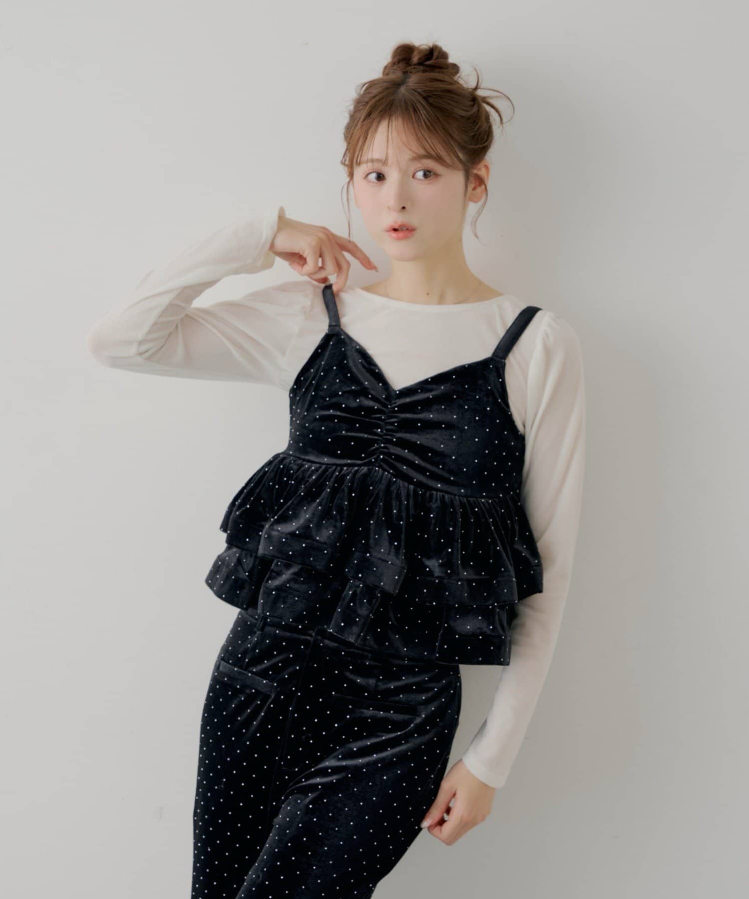 Chico(チコ) 【SALON by Chico/セットアップ対応】ベロア刺繍ラッフルビスチェ