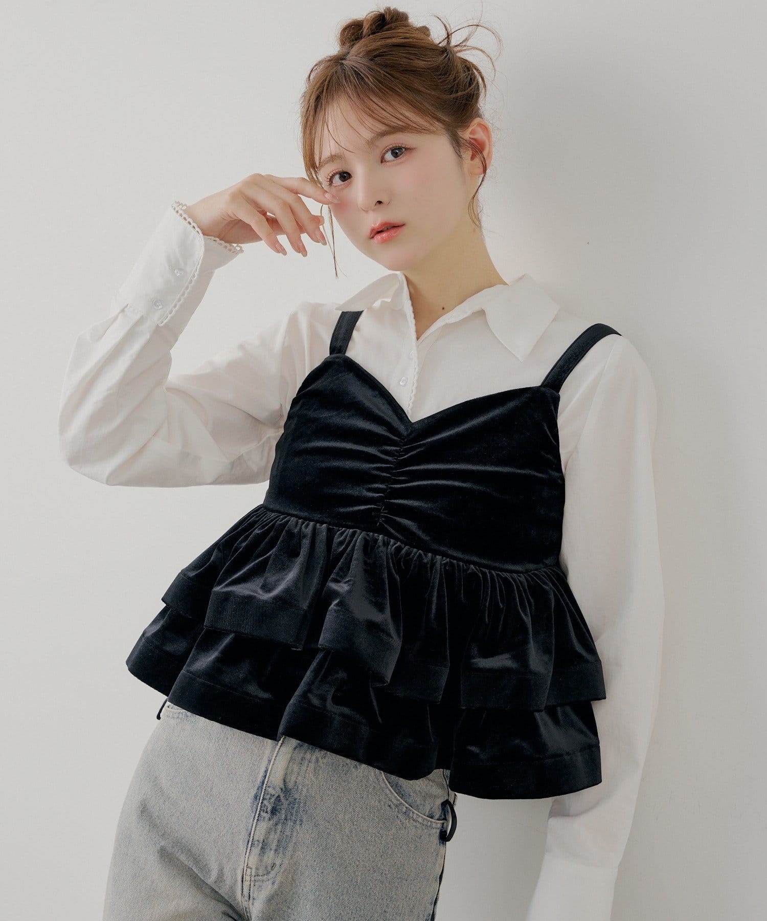 Chico(チコ) 【SALON by Chico/セットアップ対応】ベロア刺繍ラッフルビスチェ