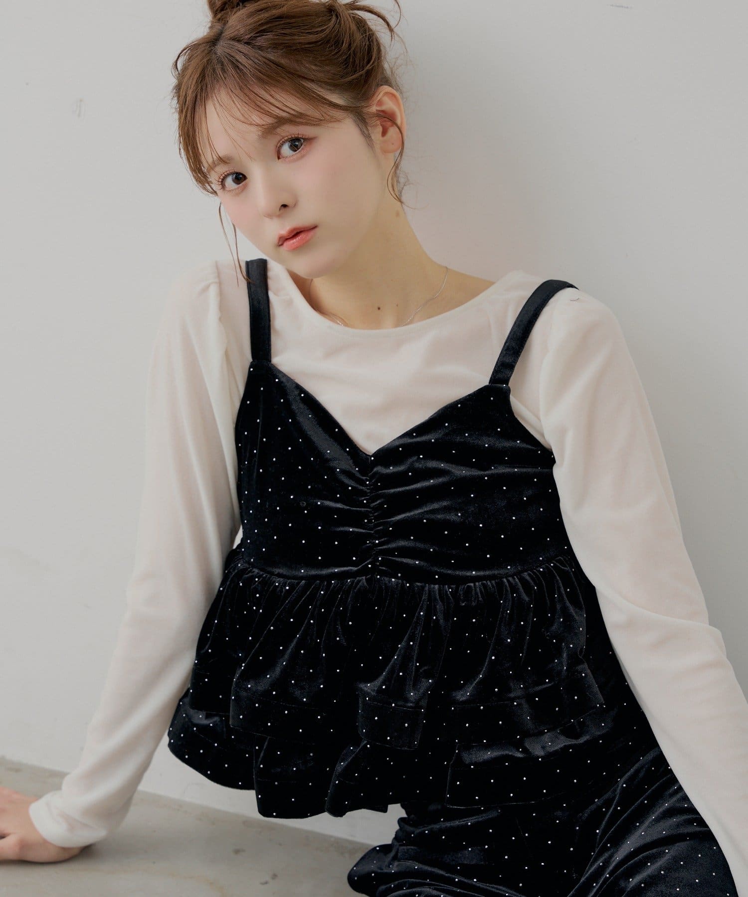 Chico(チコ) 【SALON by Chico/セットアップ対応】ベロア刺繍ラッフルビスチェ