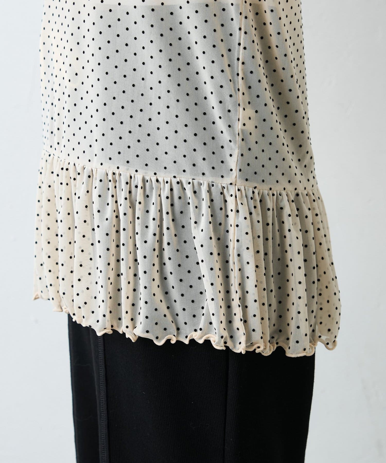 CIAOPANIC TYPY(チャオパニックティピー) 【レイヤードにおすすめ】フロッキードットチュールフリルトップス