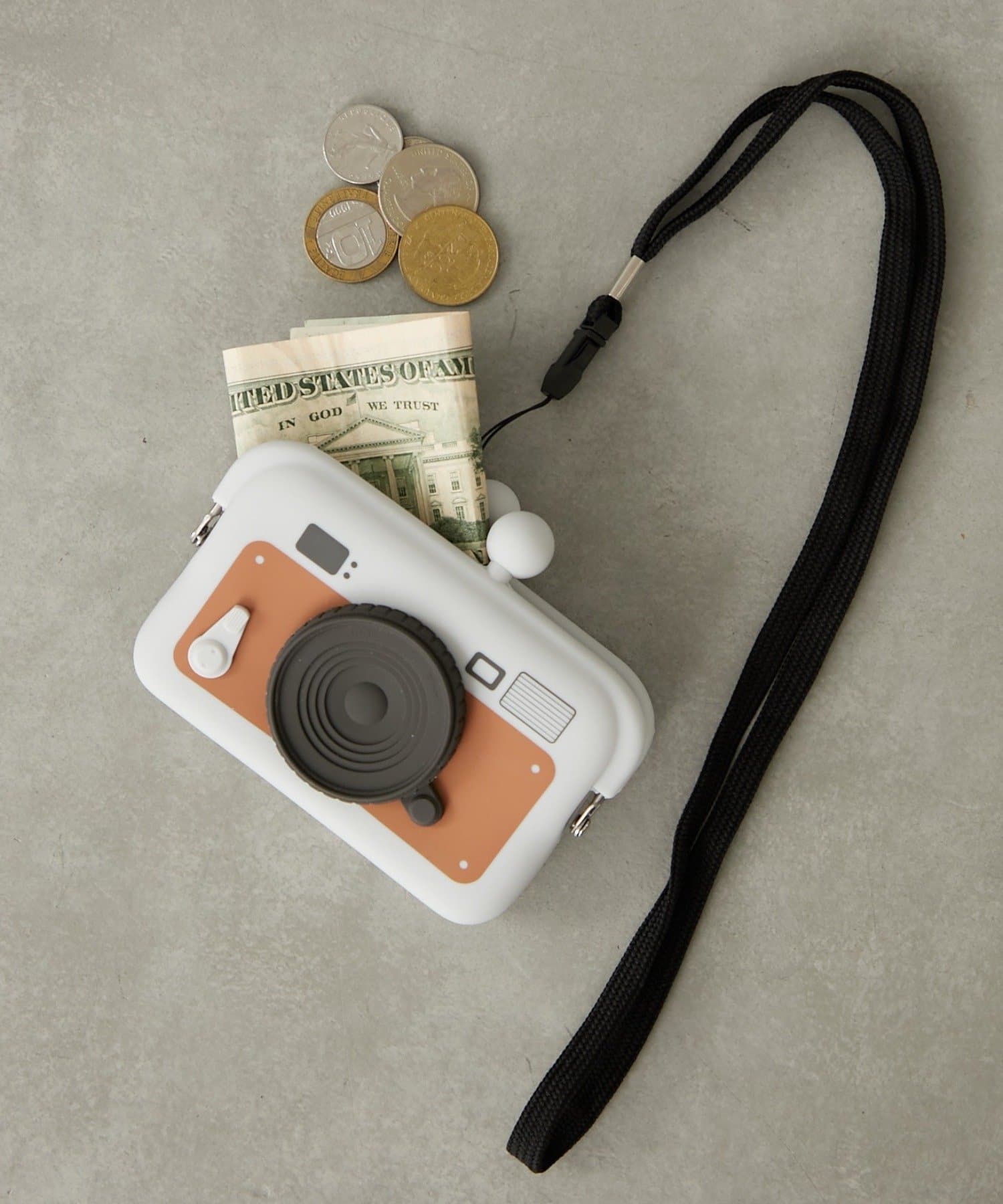 BIRTHDAY BAR(バースデイバー) DO-MO CAMERA　カメラ型のポーチ