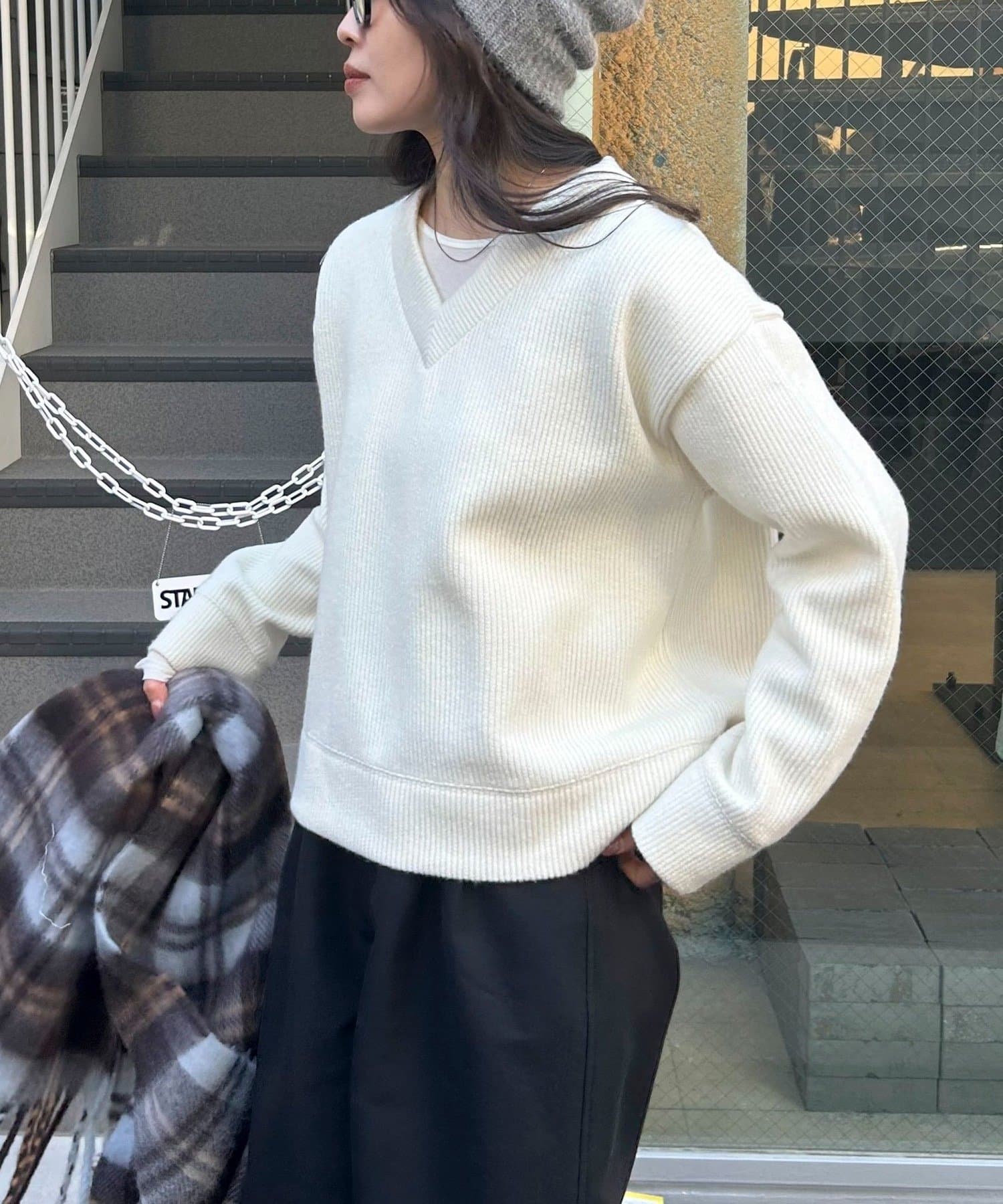 FREDY & GLOSTER(フレディ アンド グロスター) リブ見えニットソーVネックプルオーバー