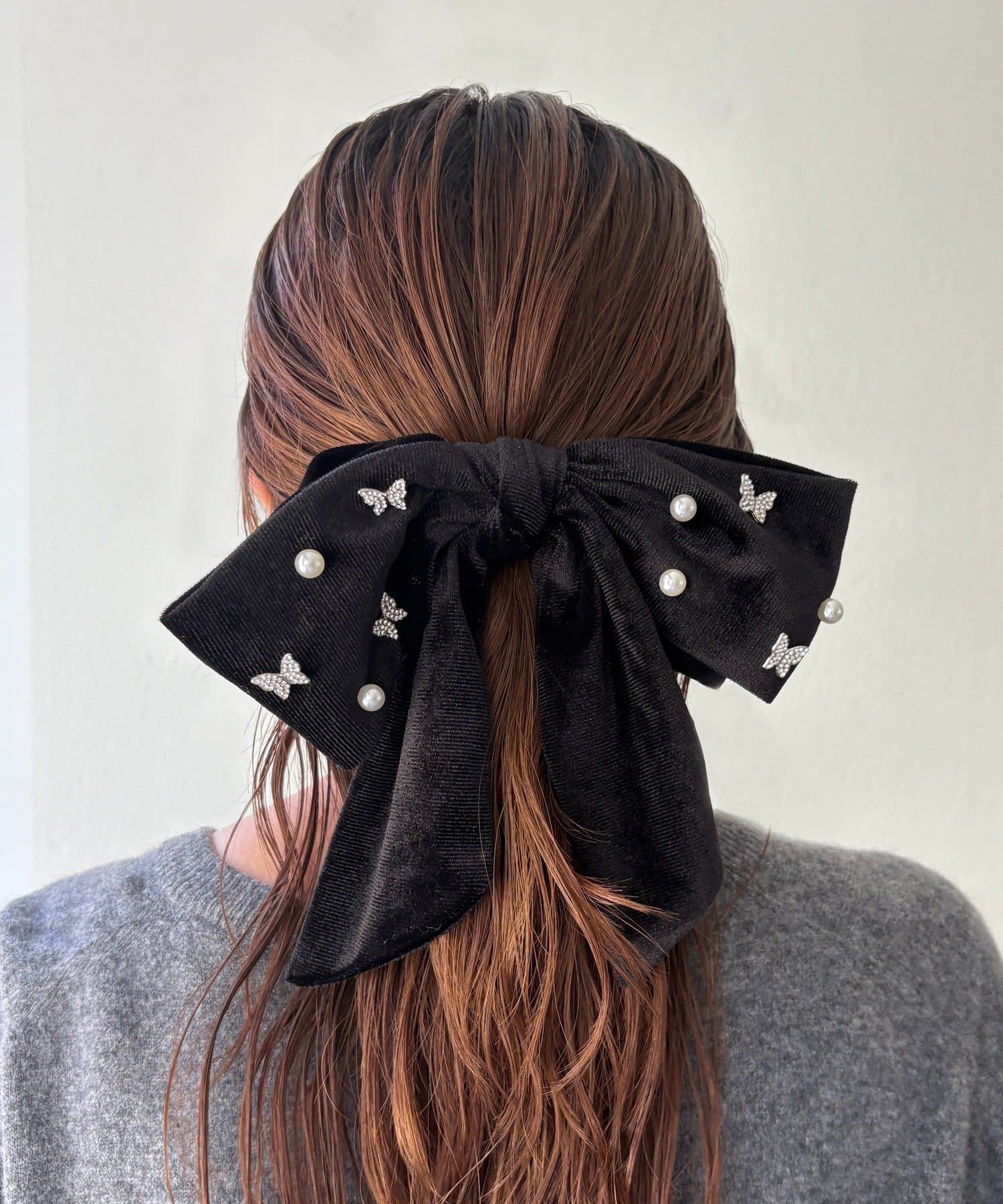 Lattice(ラティス) バタフライモチーフ付きベロアバレッタ