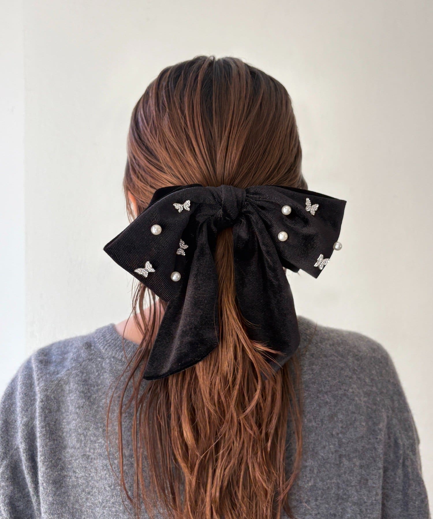 Lattice(ラティス) バタフライモチーフ付きベロアバレッタ