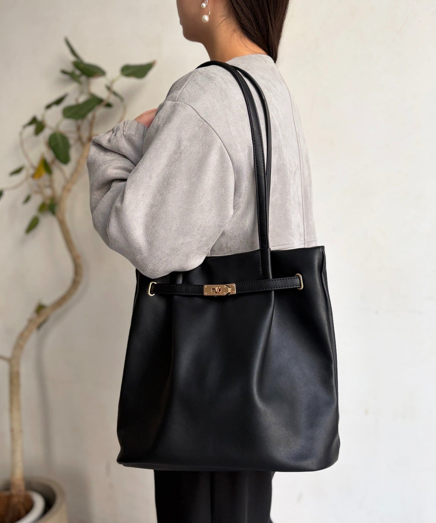 Chez toi(シェトワ) 合皮グレイスフロントベルトトート