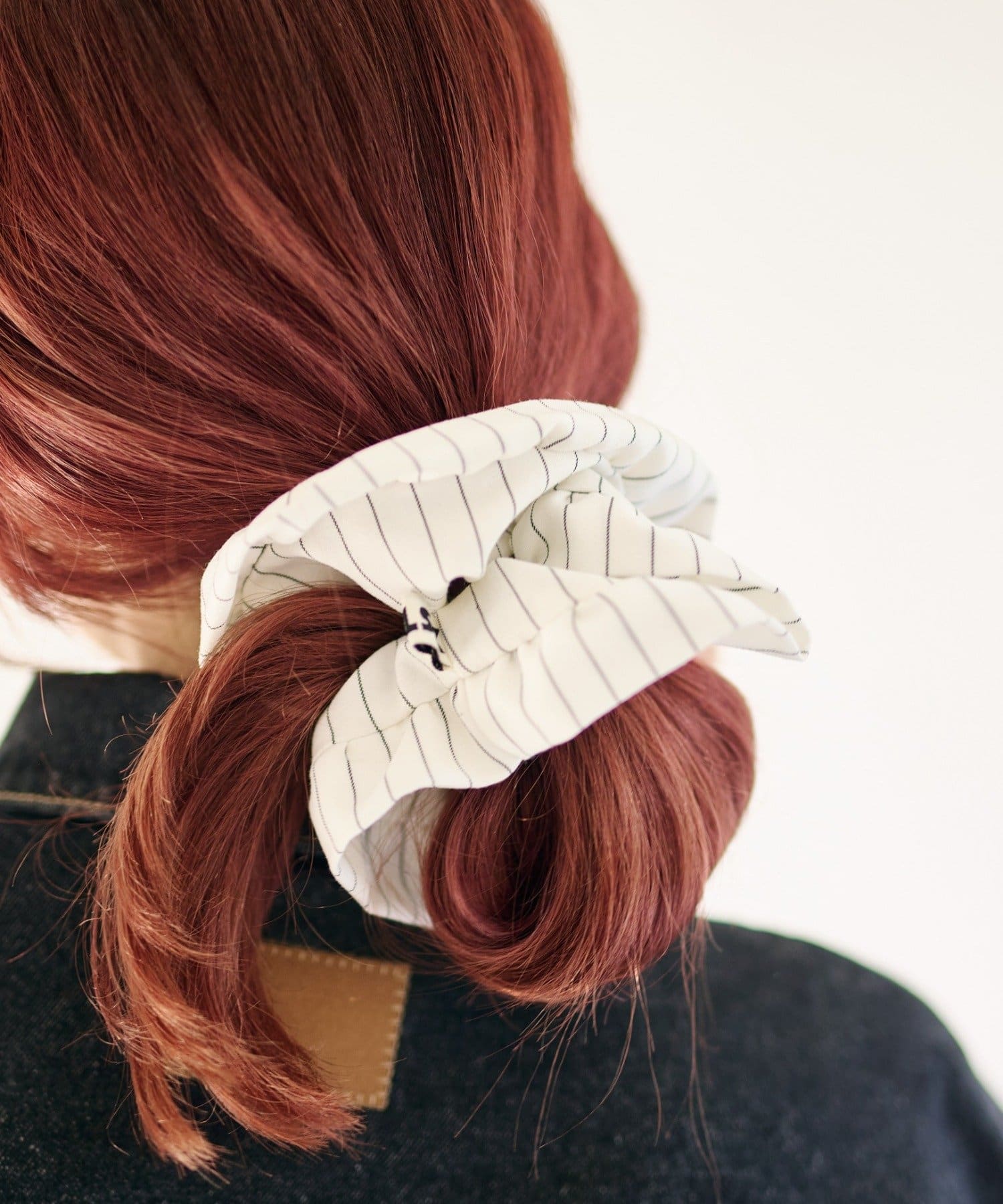 Kastane(カスタネ) 【fiw.】フリルストライプシュシュ