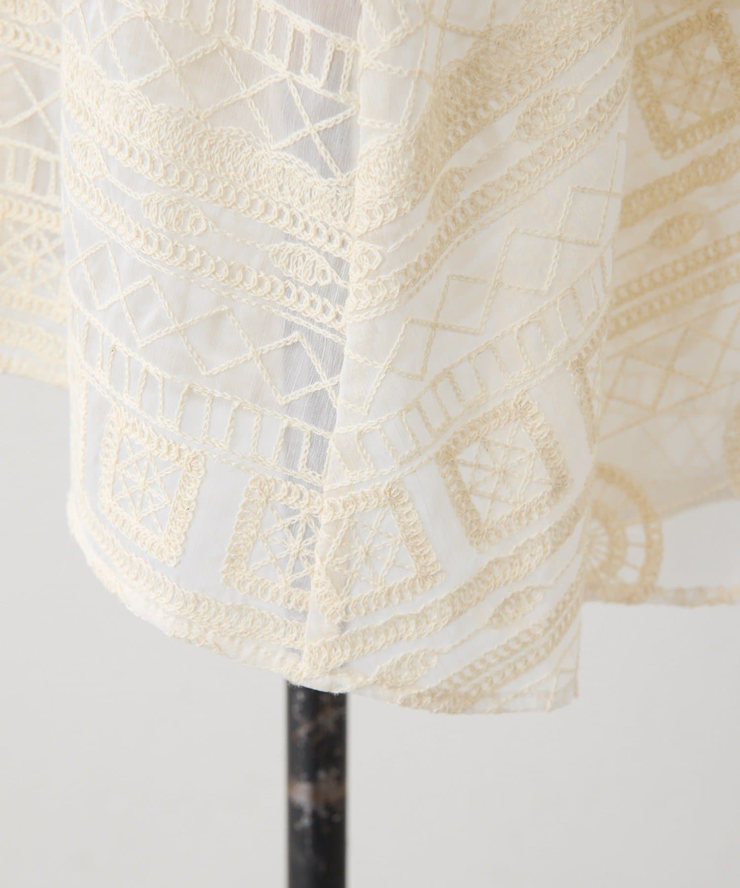 ear PAPILLONNER(イア パピヨネ) 《透け感/チュニック丈》シアー刺しゅうブラウス【SUM1 STYLE(スミスタイル)】