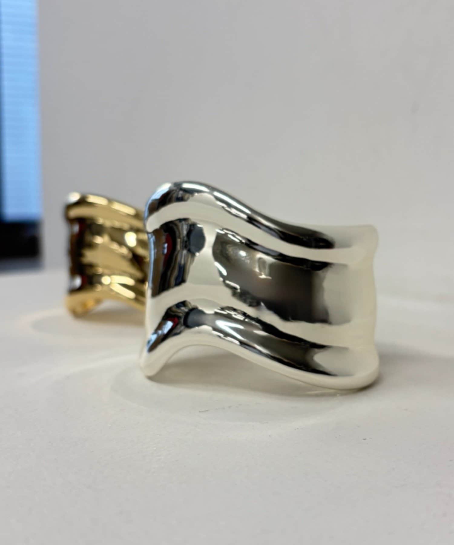 LOUNGEDRESS(ラウンジドレス) 【GALENA/ガレナ】ワイドウェーブバングル