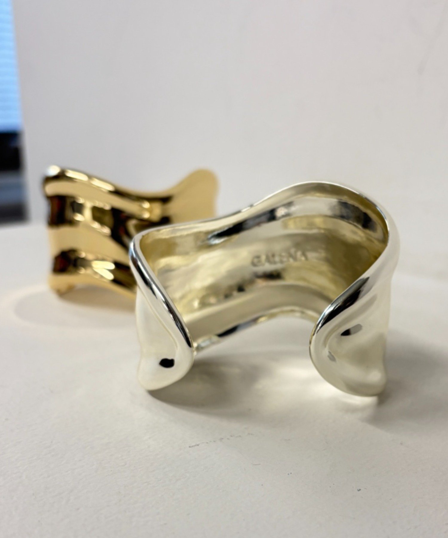 LOUNGEDRESS(ラウンジドレス) 【GALENA/ガレナ】ワイドウェーブバングル