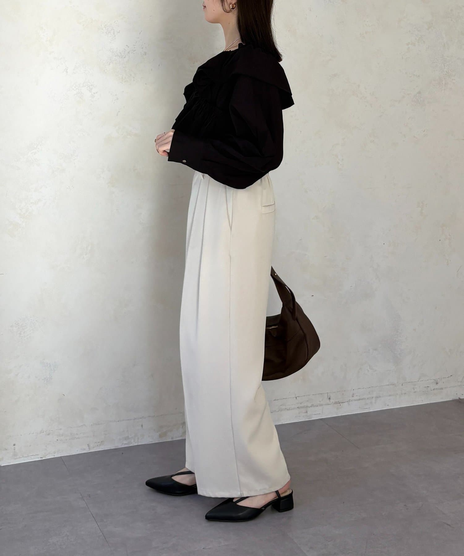 Thevon.(ゼヴォン) Vラインミュールパンプス