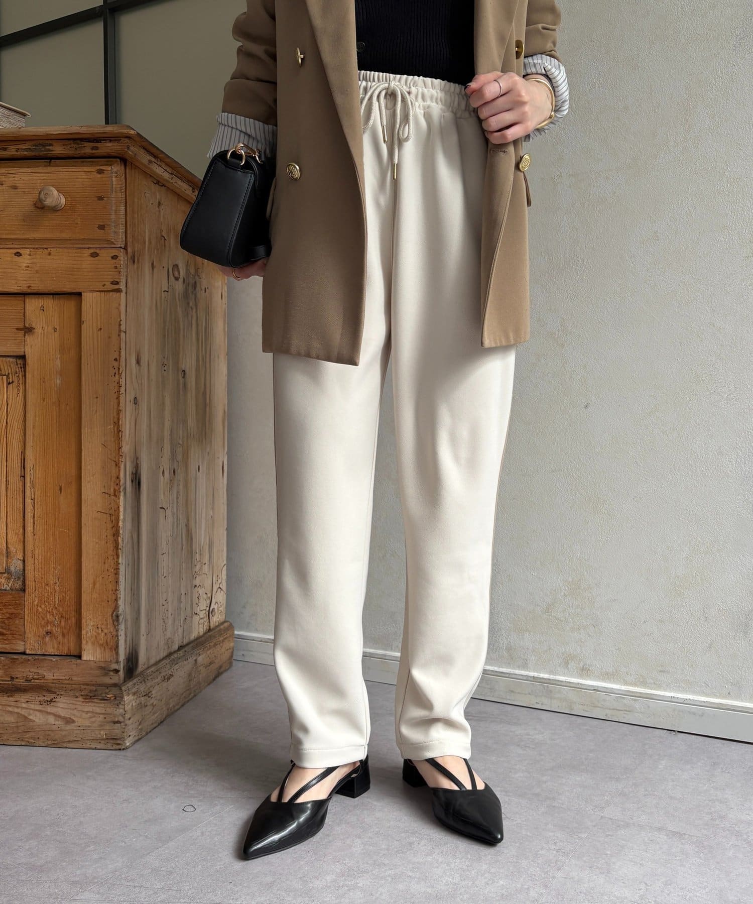 Thevon.(ゼヴォン) ラインカットテーパードパンツ