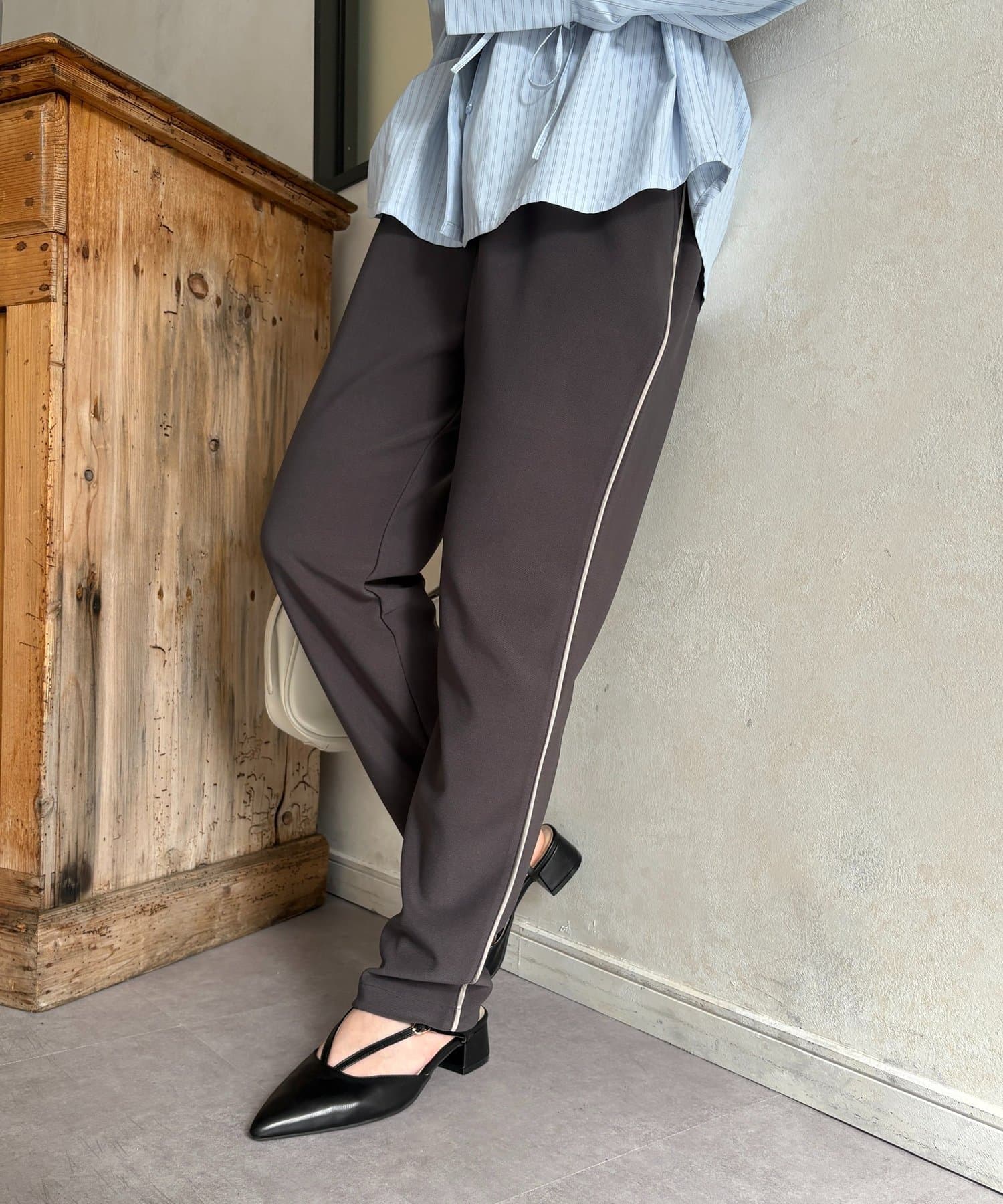 Thevon.(ゼヴォン) ラインカットテーパードパンツ