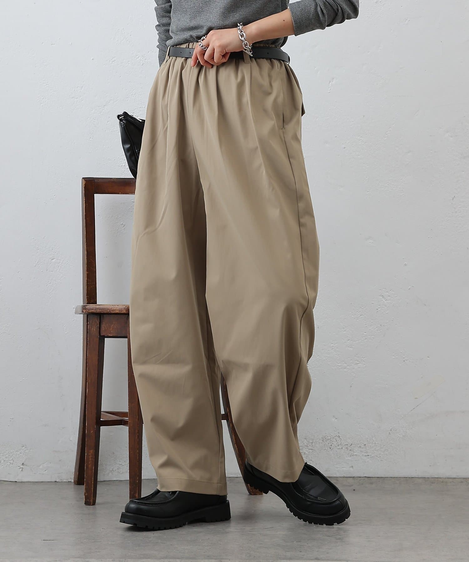 COLONY 2139(コロニー トゥーワンスリーナイン) タックコクーンパンツ