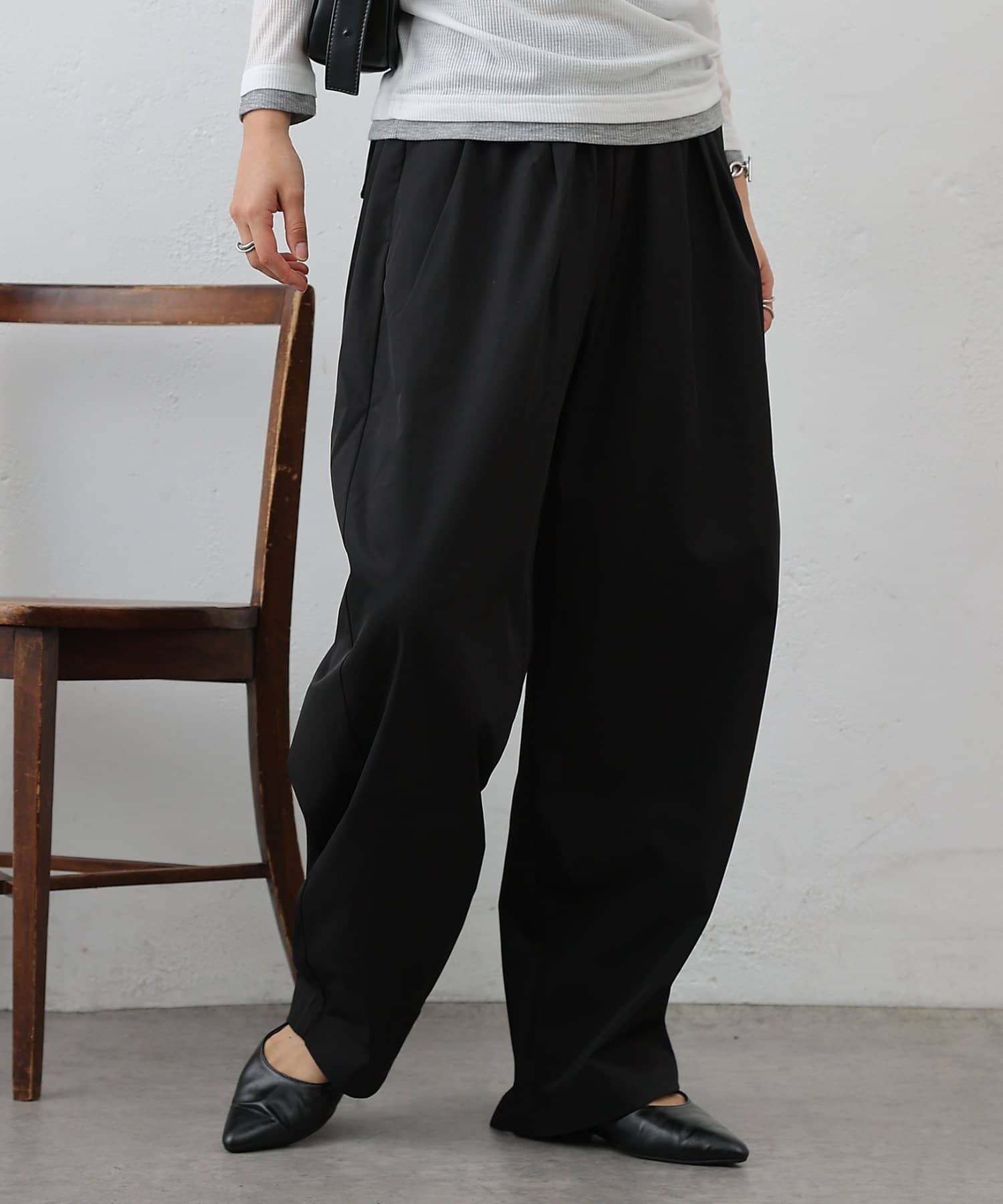 COLONY 2139(コロニー トゥーワンスリーナイン) タックコクーンパンツ