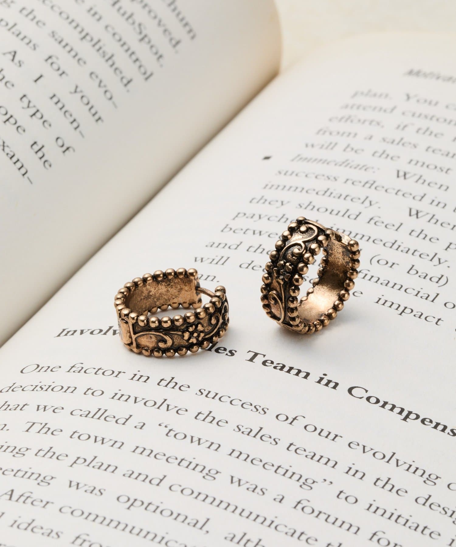 COLONY 2139(コロニー トゥーワンスリーナイン) ヴィンテージフープワンタッチピアス