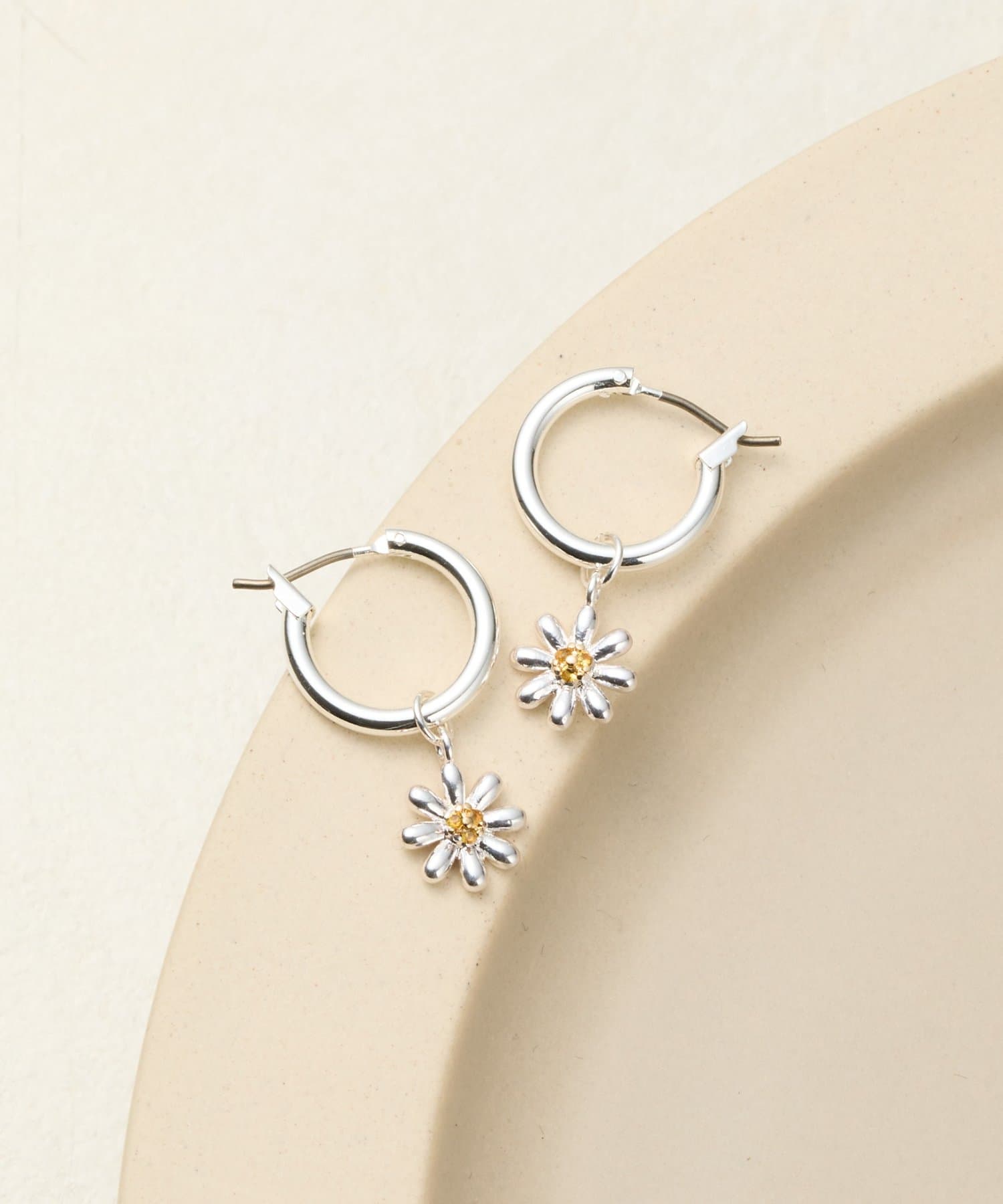 COLONY 2139(コロニー トゥーワンスリーナイン) フラワーフープピアス