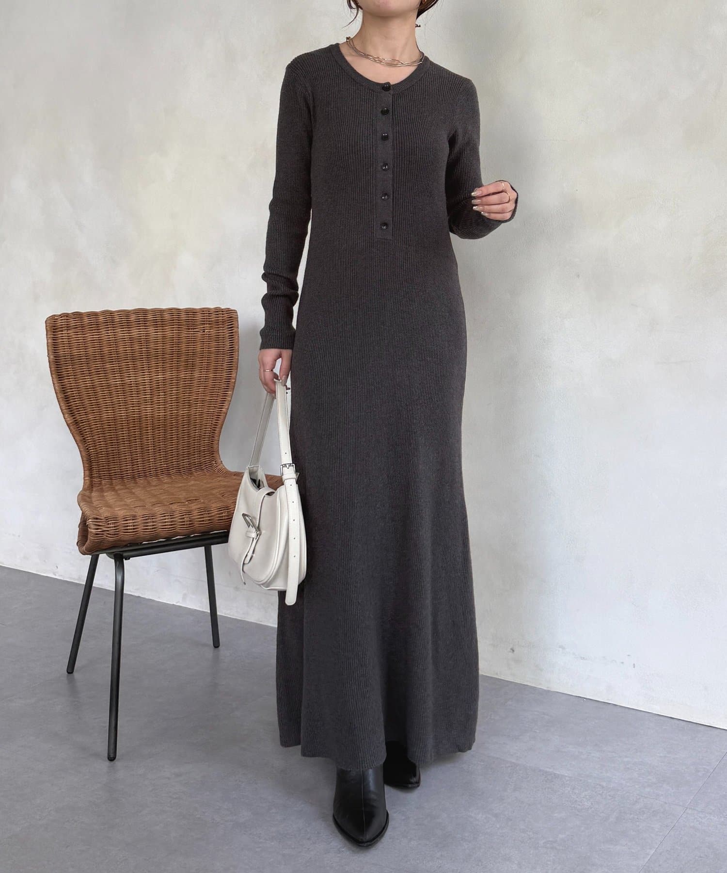 Thevon.(ゼヴォン) ヘンリーネックリブニットワンピース