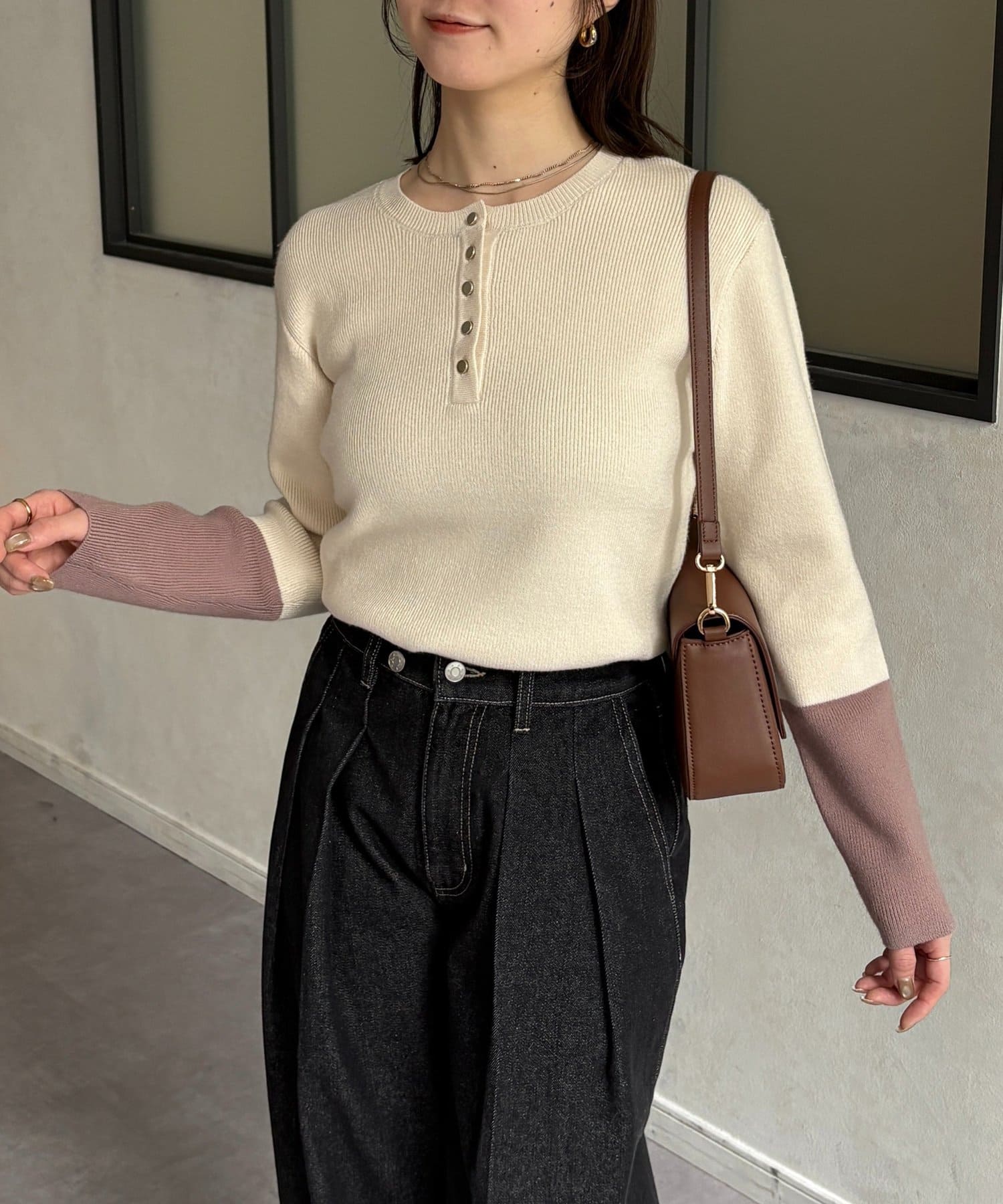 Thevon.(ゼヴォン) 袖先配色ヘンリーネックニット