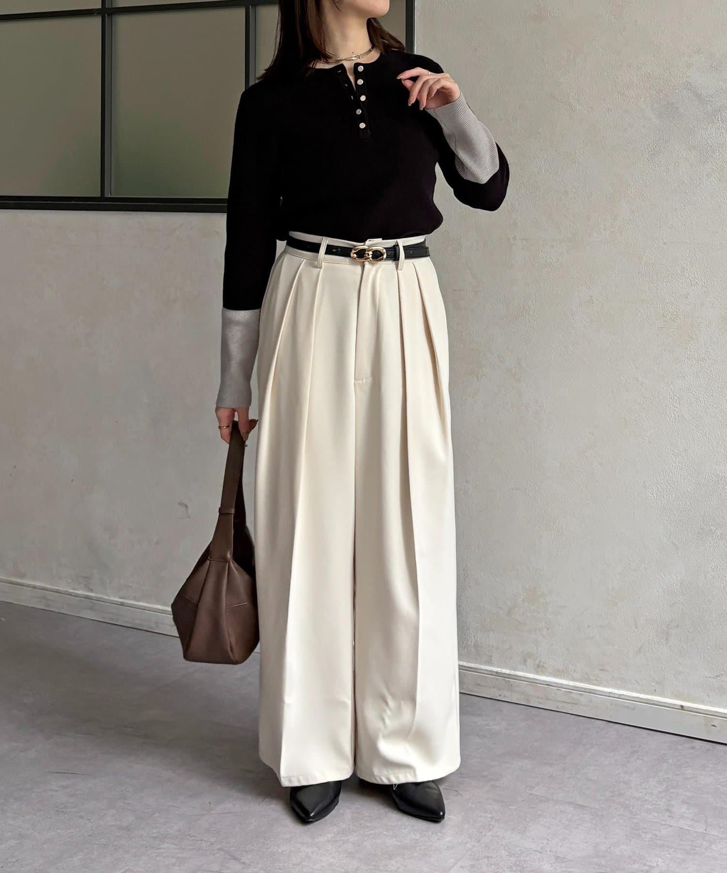 Thevon.(ゼヴォン) 袖先配色ヘンリーネックニット