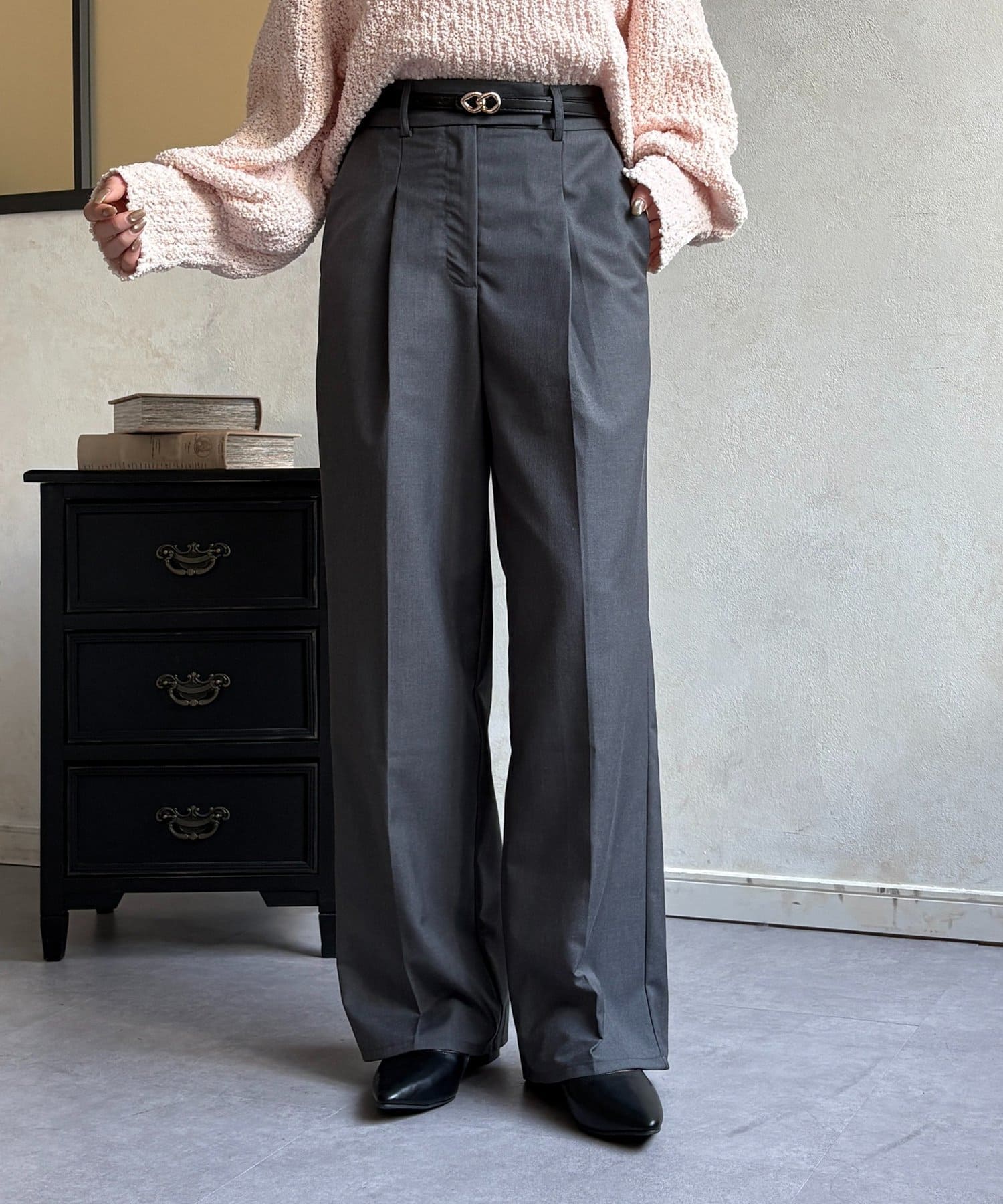 Thevon.(ゼヴォン) センタープレスストレートスラックス