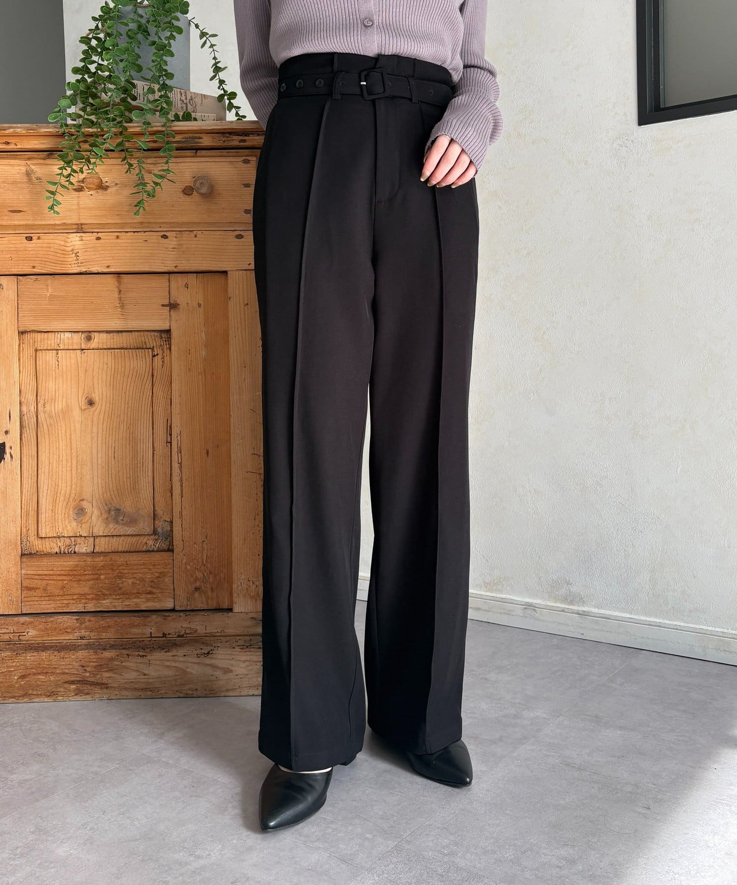 Thevon.(ゼヴォン) ベルト付きストレートスラックス