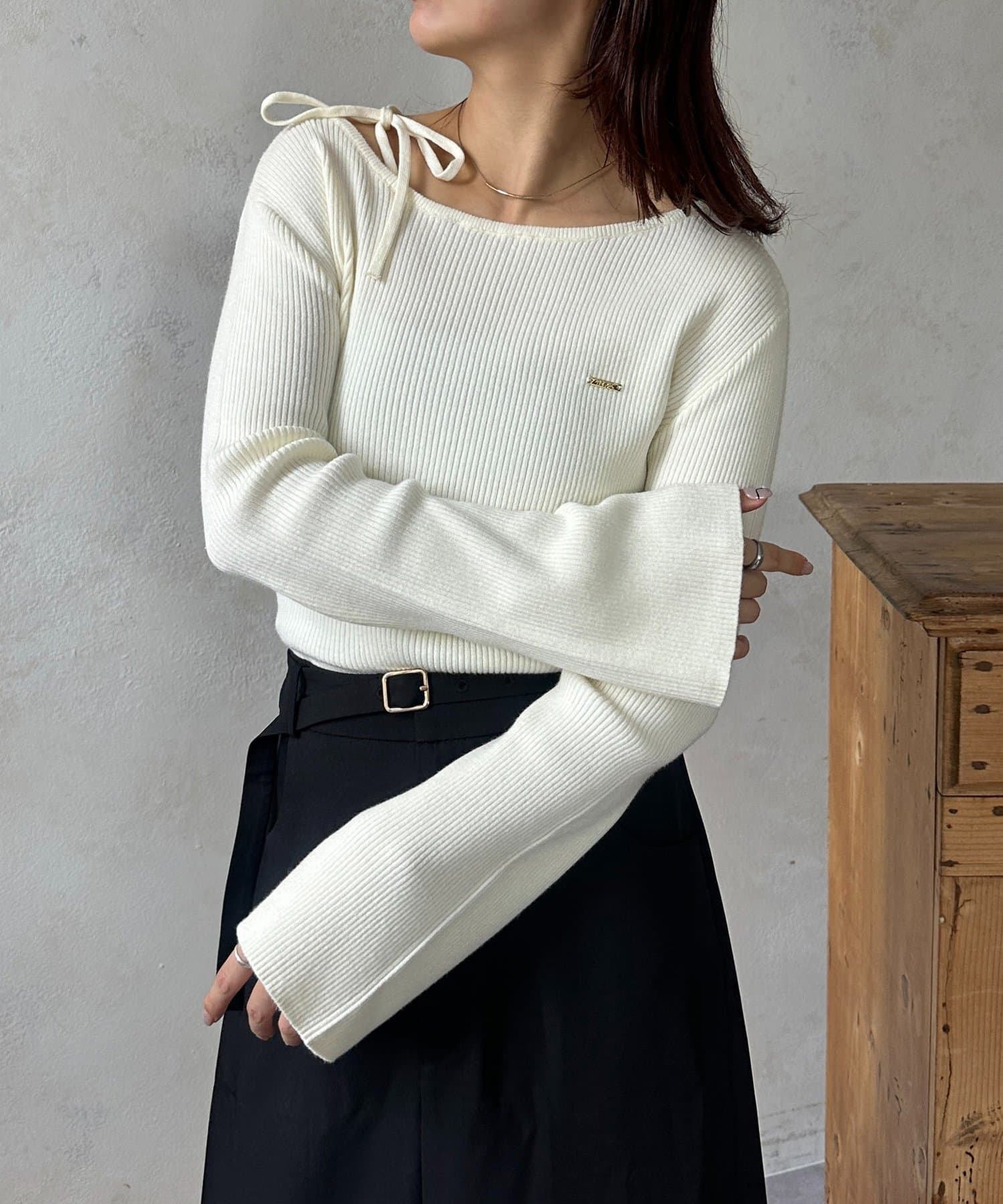 Thevon.(ゼヴォン) アシメホルター袖フレアニット