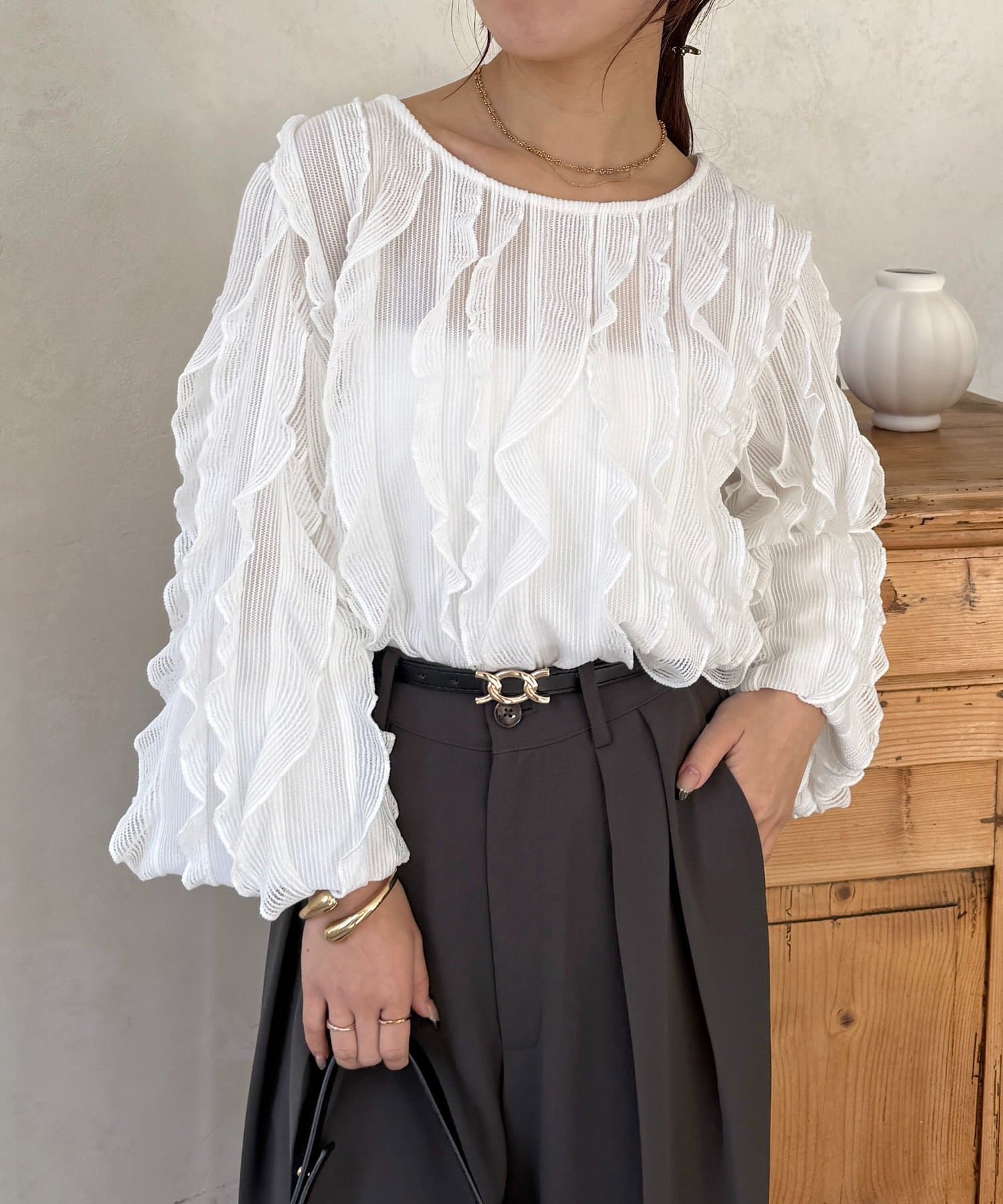 Thevon.(ゼヴォン) ウェーブフリルブラウス