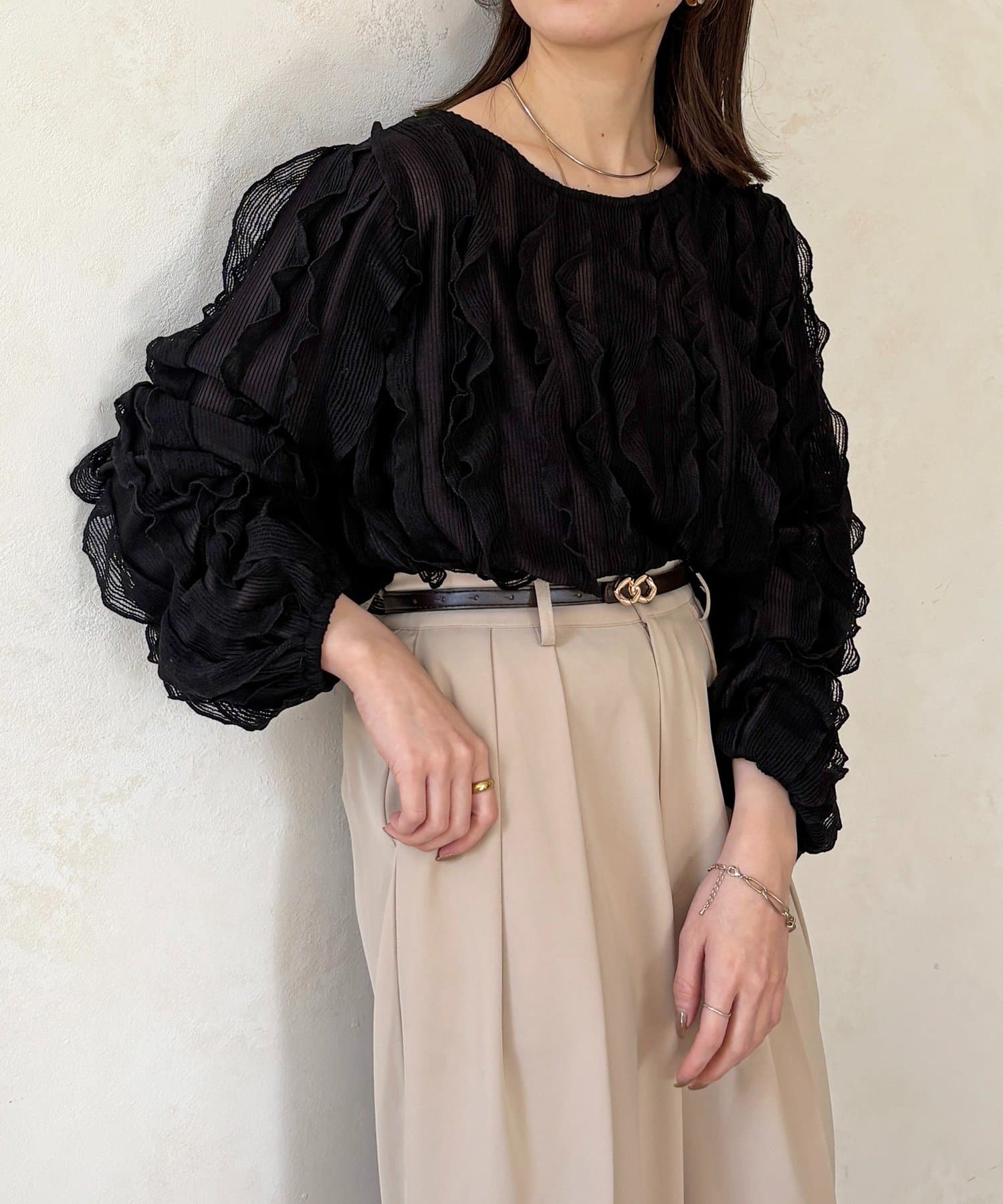 Thevon.(ゼヴォン) ウェーブフリルブラウス