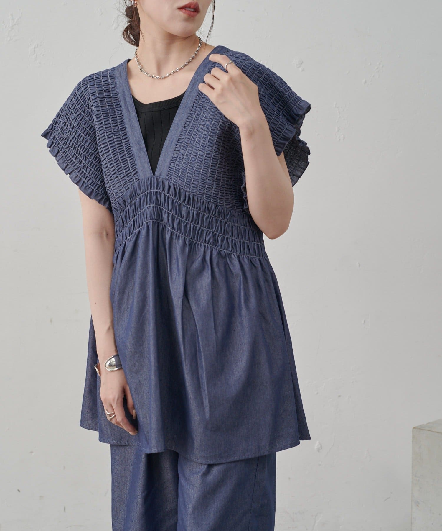 COLONY 2139(コロニー トゥーワンスリーナイン) 【WEB限定】シャーリングデニムチュニック