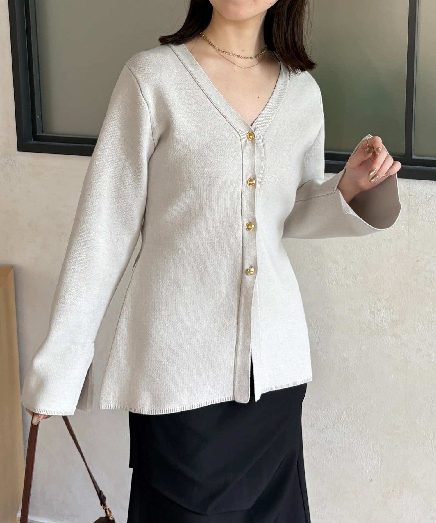 Thevon.(ゼヴォン) ウエストシェイプGOLDボタンニットカーディガン