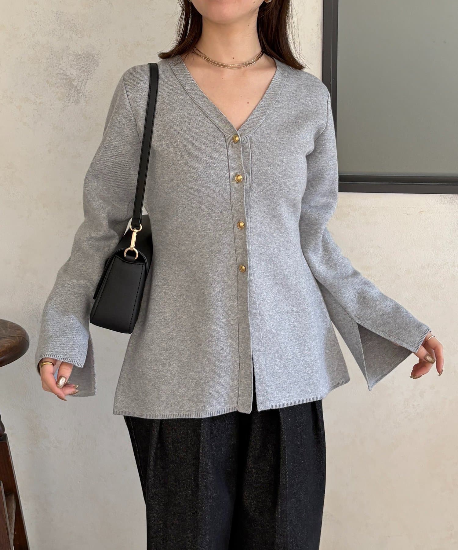 Thevon.(ゼヴォン) ウエストシェイプGOLDボタンニットカーディガン