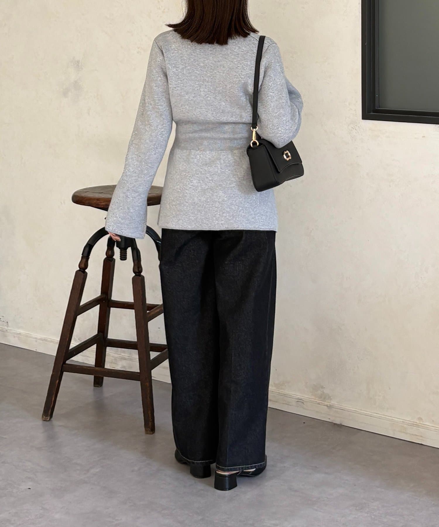 Thevon.(ゼヴォン) ウエストシェイプGOLDボタンニットカーディガン