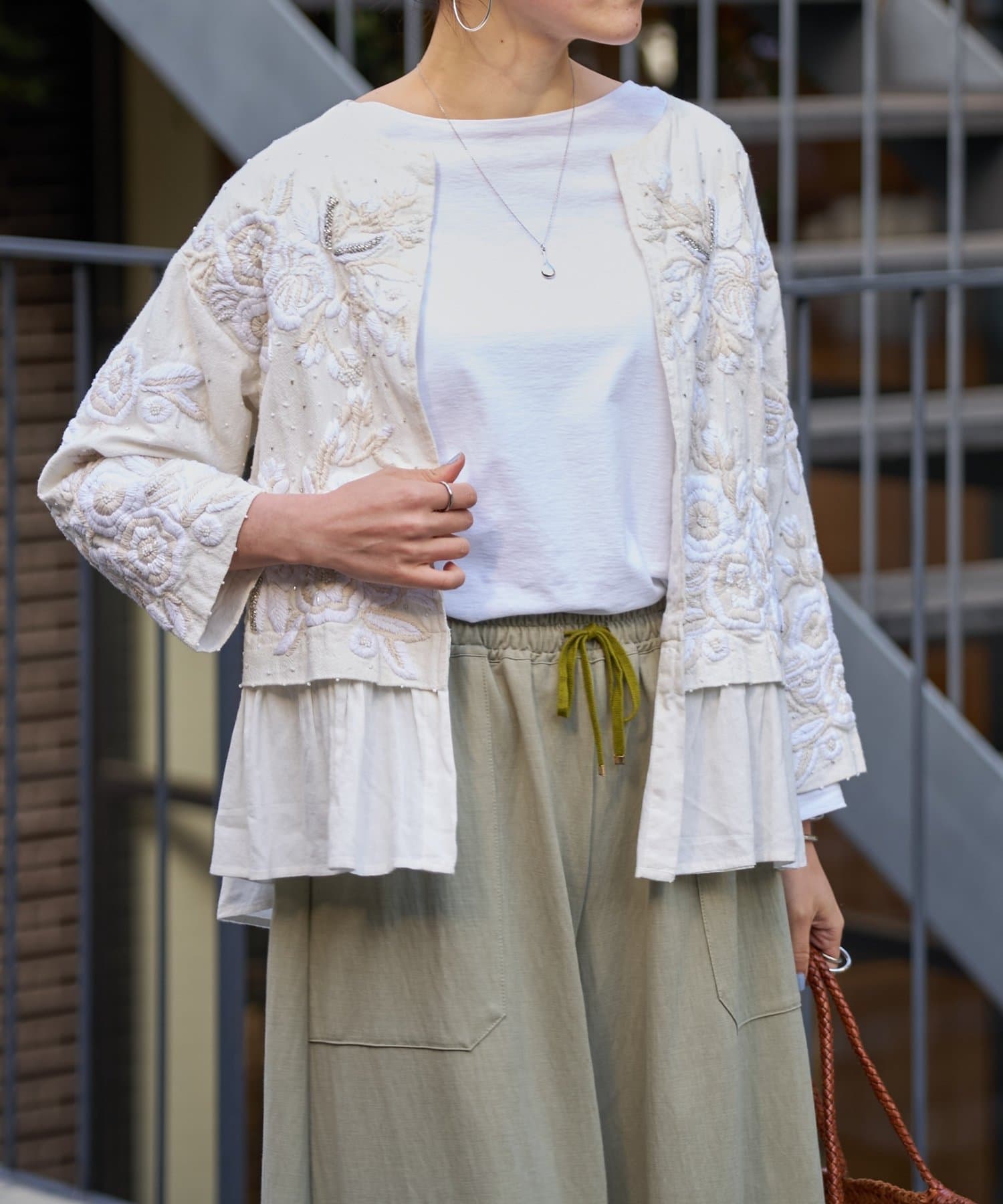 近日予約開始予定》ハンド刺繍裾フリルジャケット | BEARDSLEY