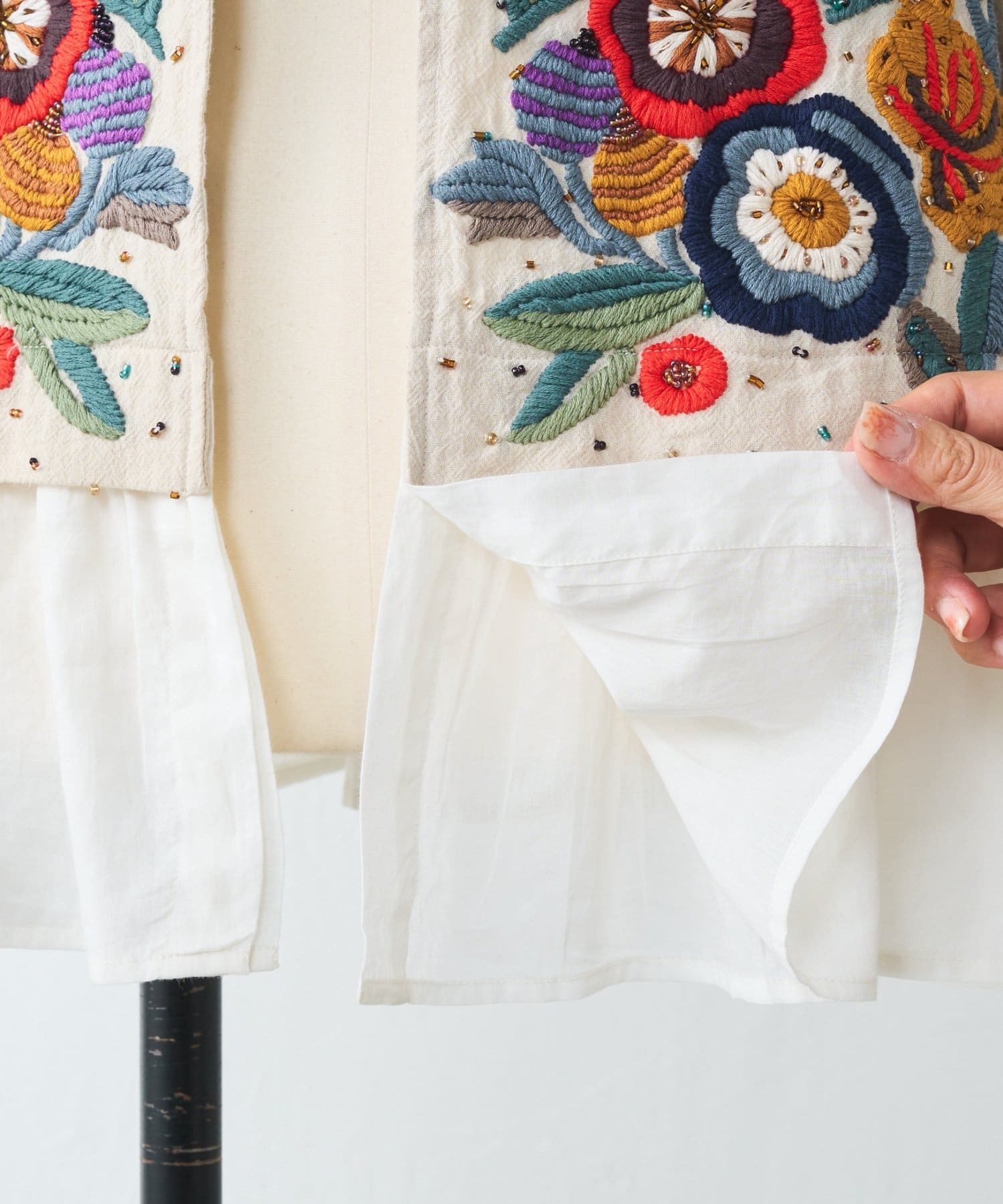 BEARDSLEY(ビアズリー) 《2/12(木)12：00予約開始》ハンド刺繍裾フリルジャケット