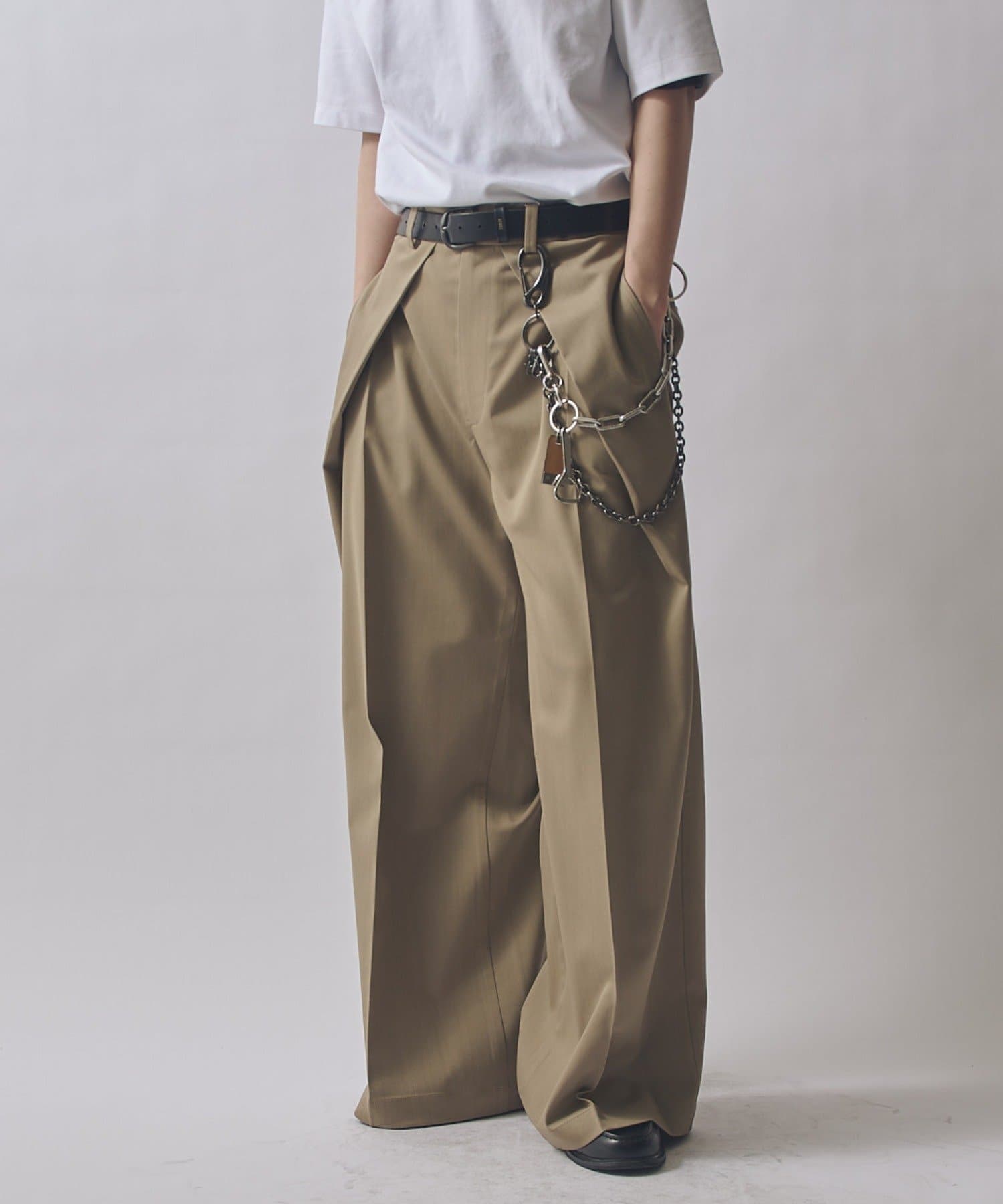 Lui's(ルイス) SURJENT ディープスラックスパンツ